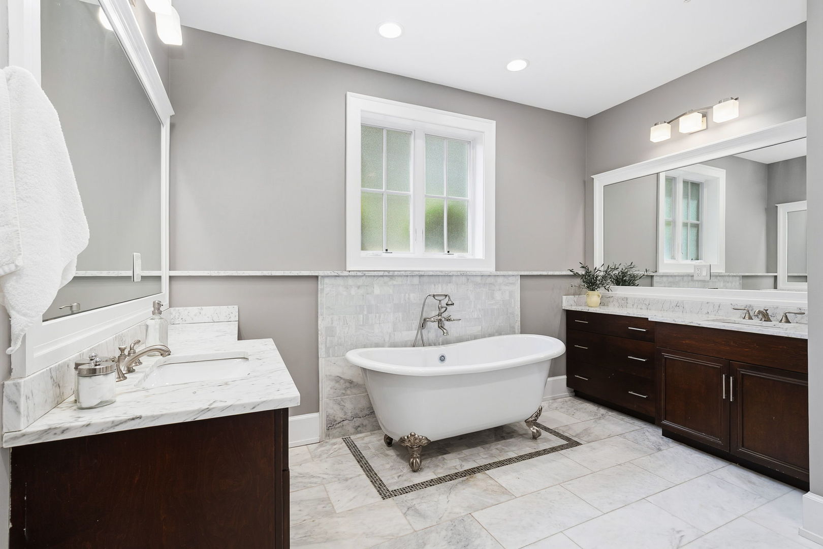 2717 N Racine Avenue Unit: 1