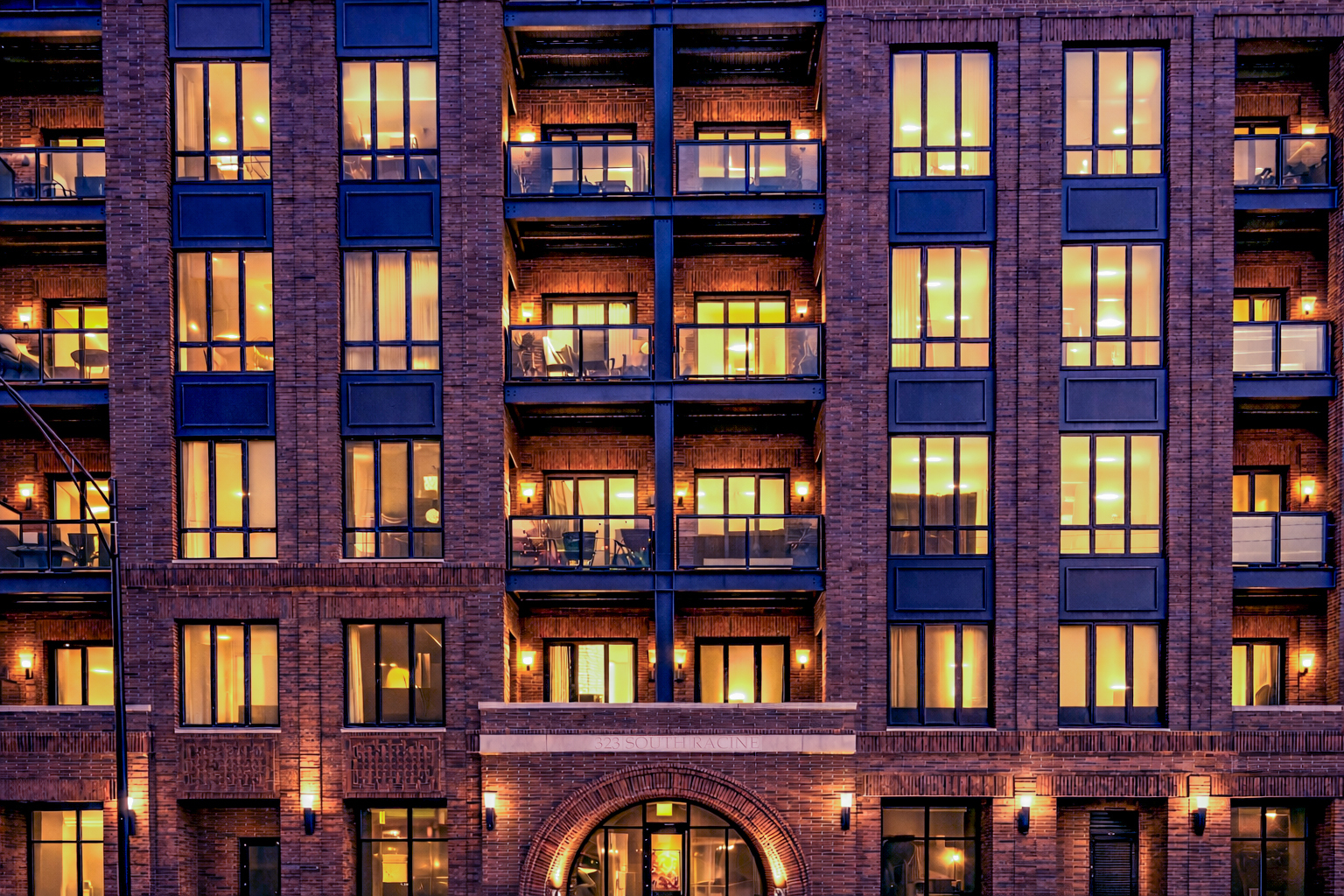 323 S Racine Avenue Unit: PHD