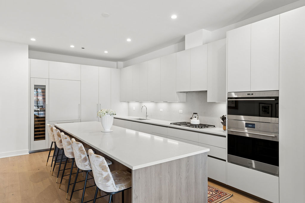 323 S Racine Avenue Unit: PHD