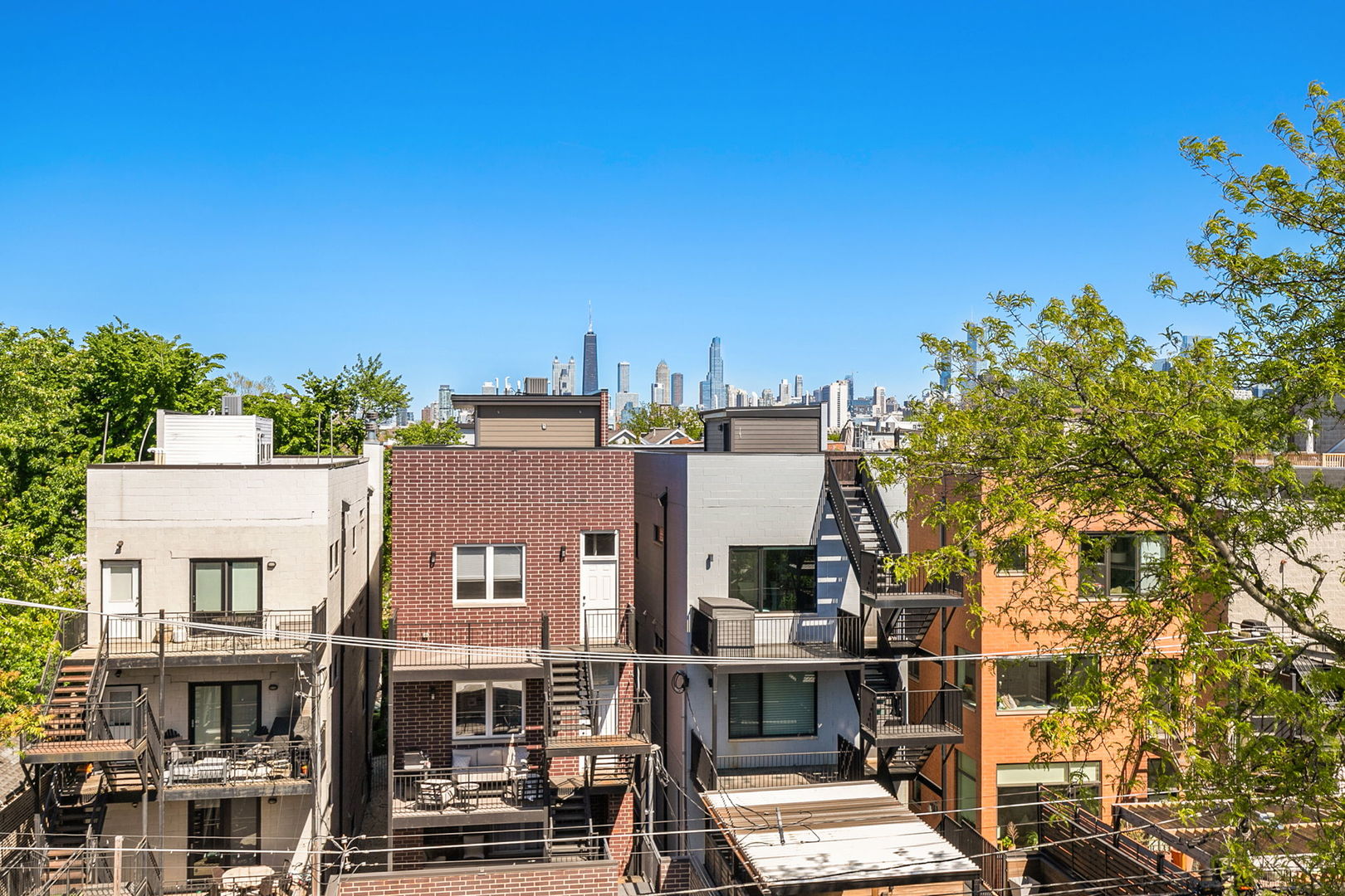 1067 N Hermitage Avenue Unit: 3
