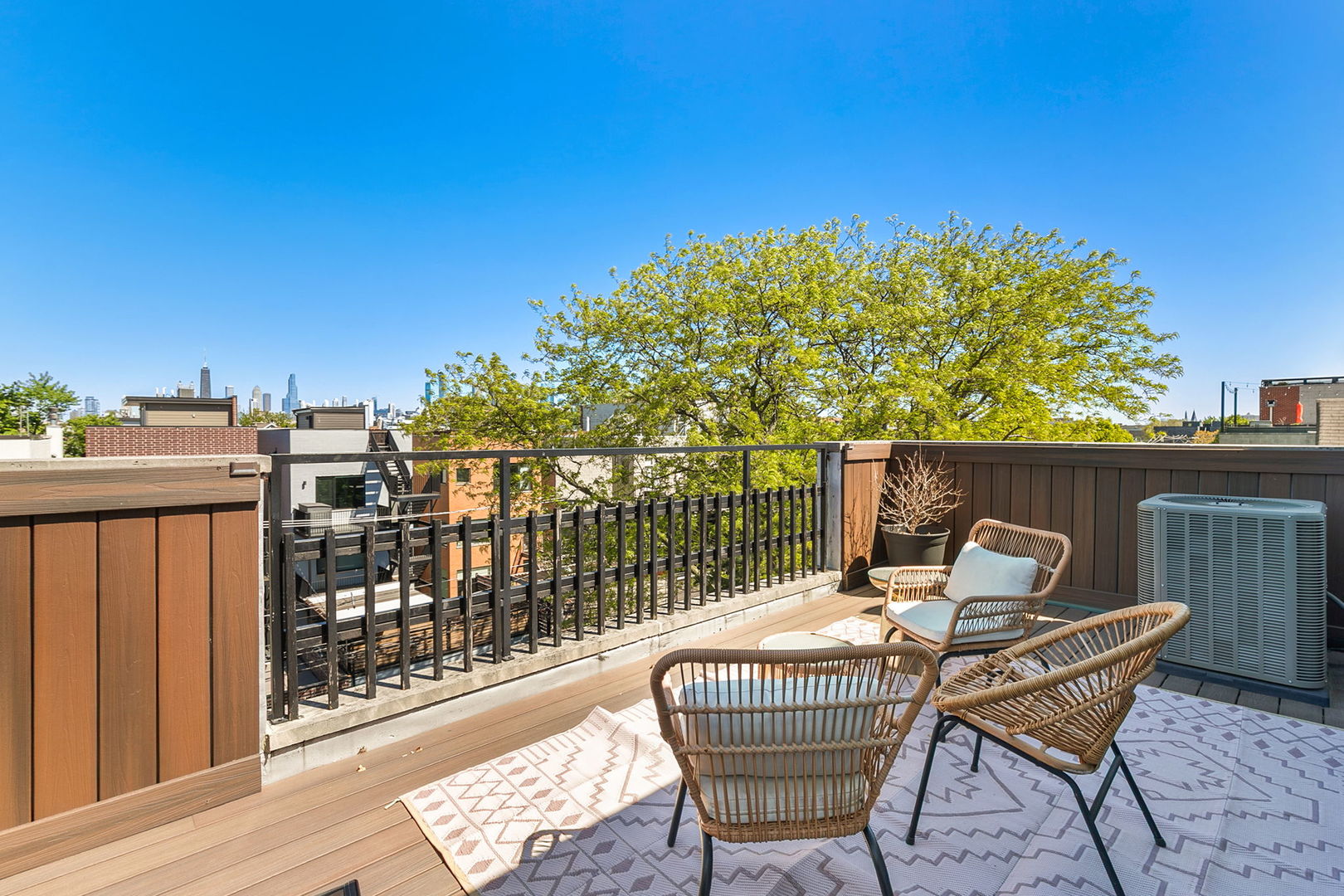 1067 N Hermitage Avenue Unit: 3