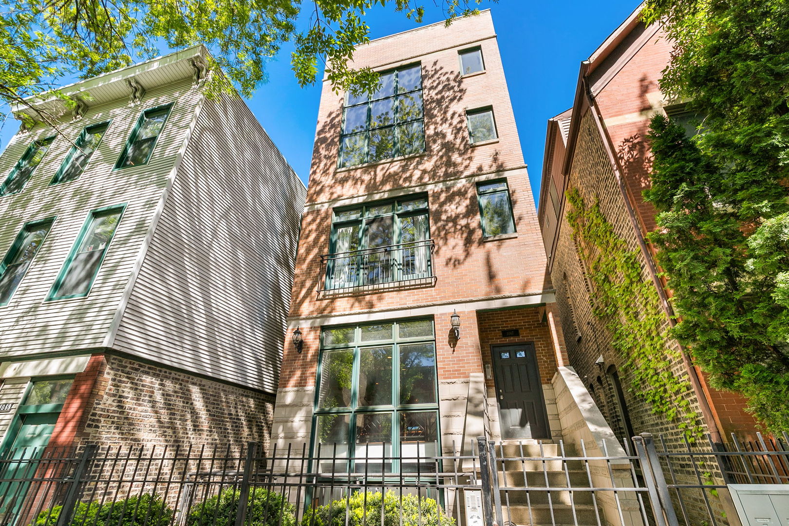 1067 N Hermitage Avenue Unit: 3