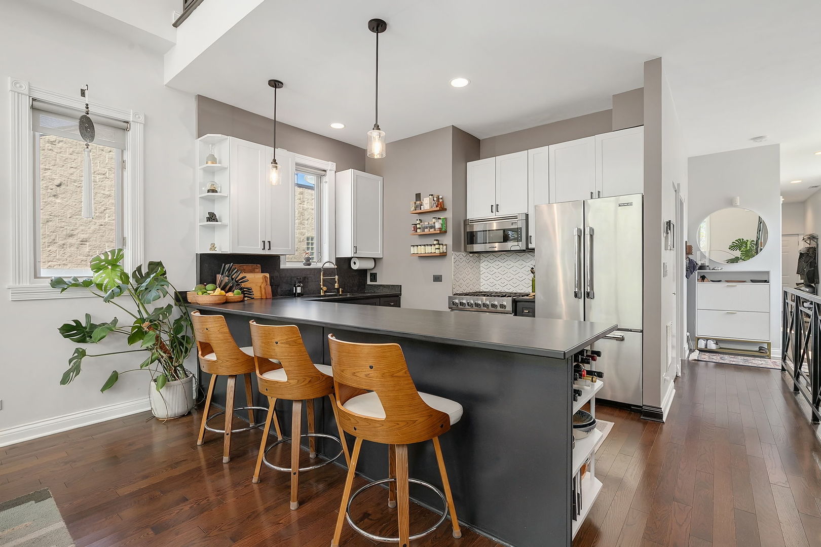 1067 N Hermitage Avenue Unit: 3