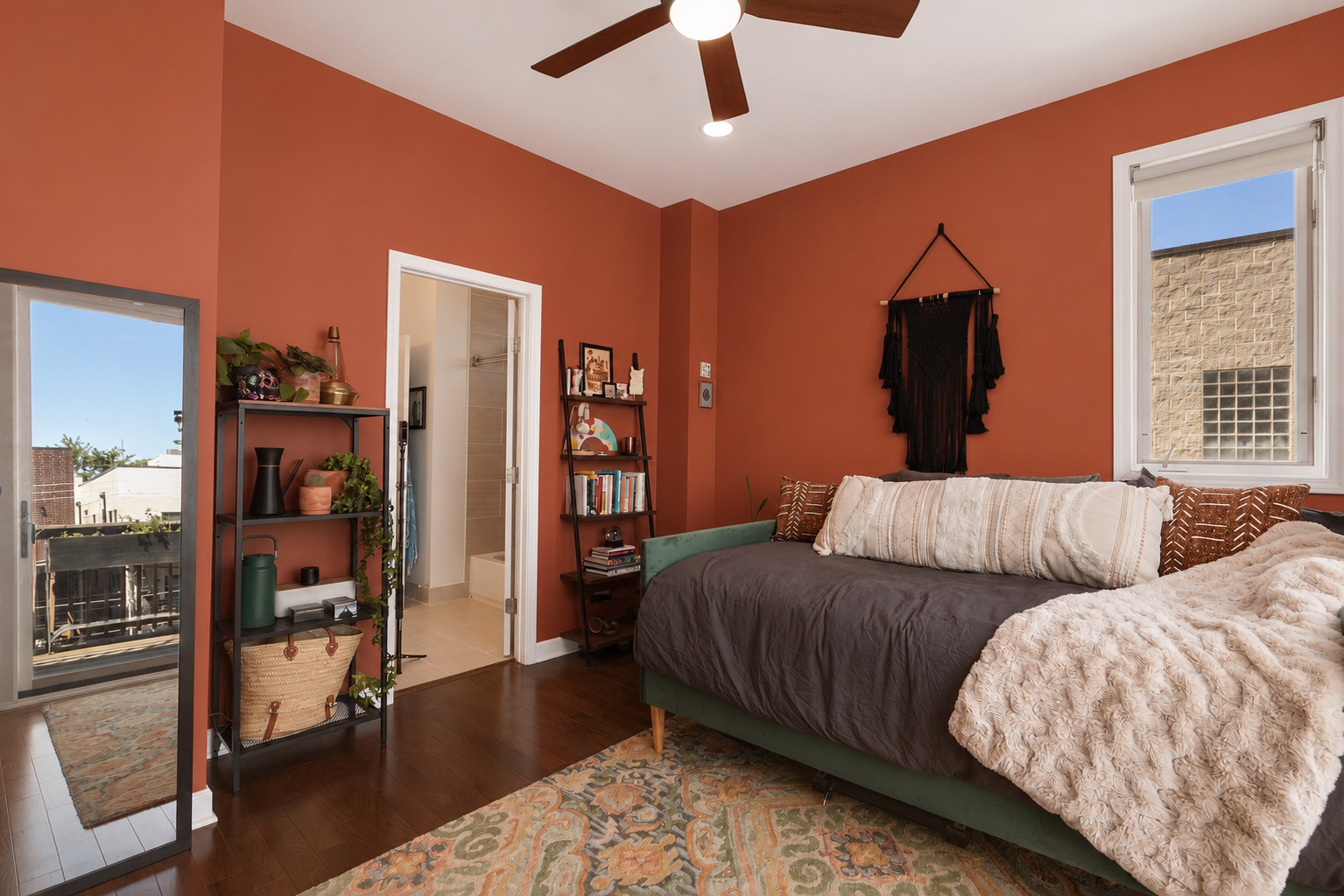 1067 N Hermitage Avenue Unit: 3