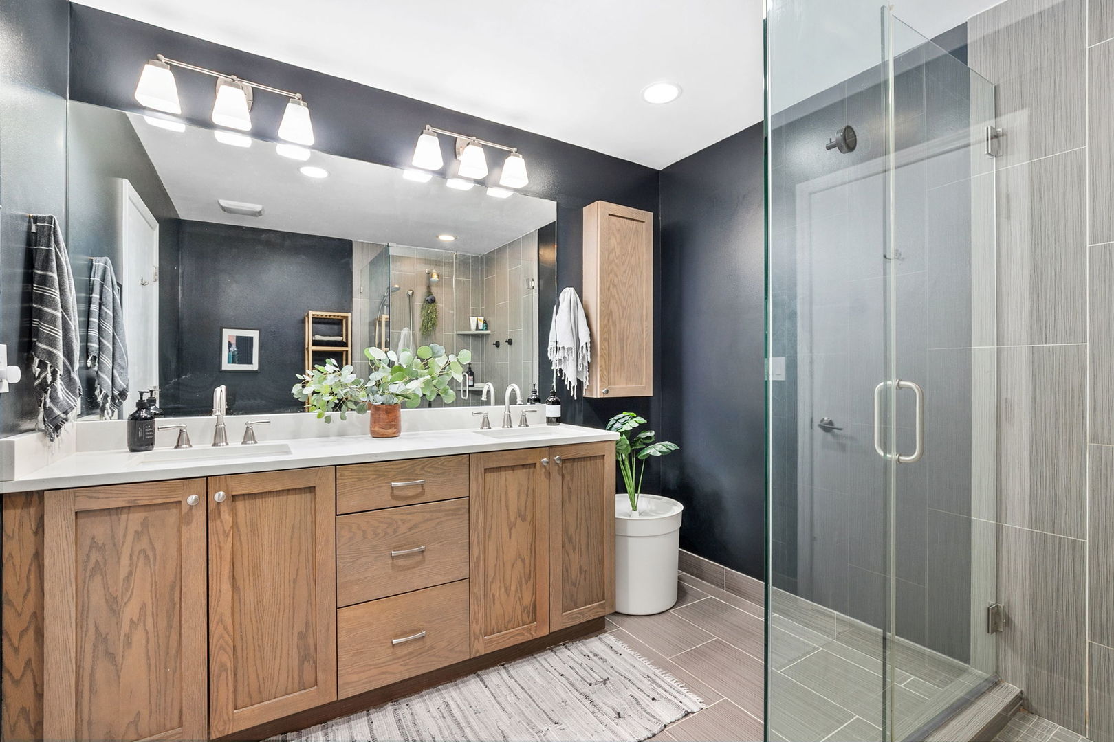 1067 N Hermitage Avenue Unit: 3