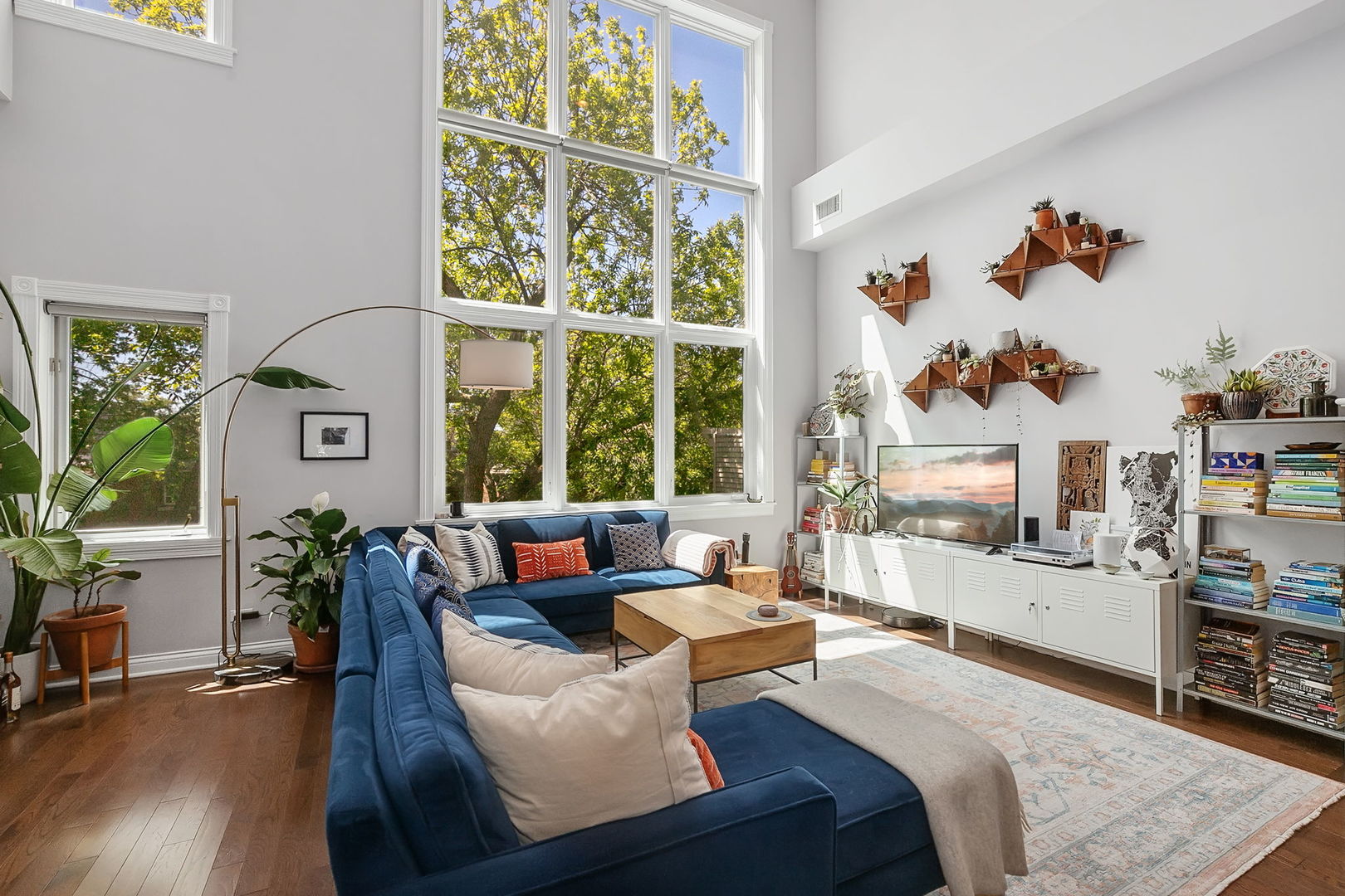 1067 N Hermitage Avenue Unit: 3