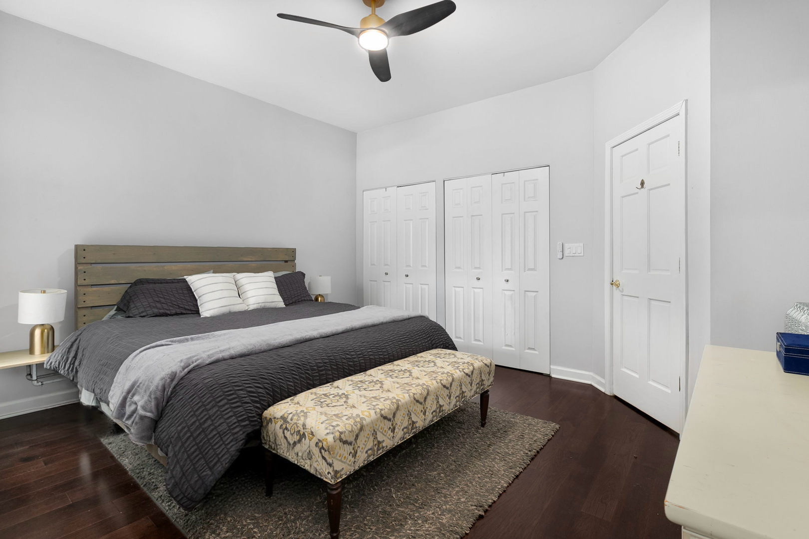 839 W Lakeside Place Unit: 2W
