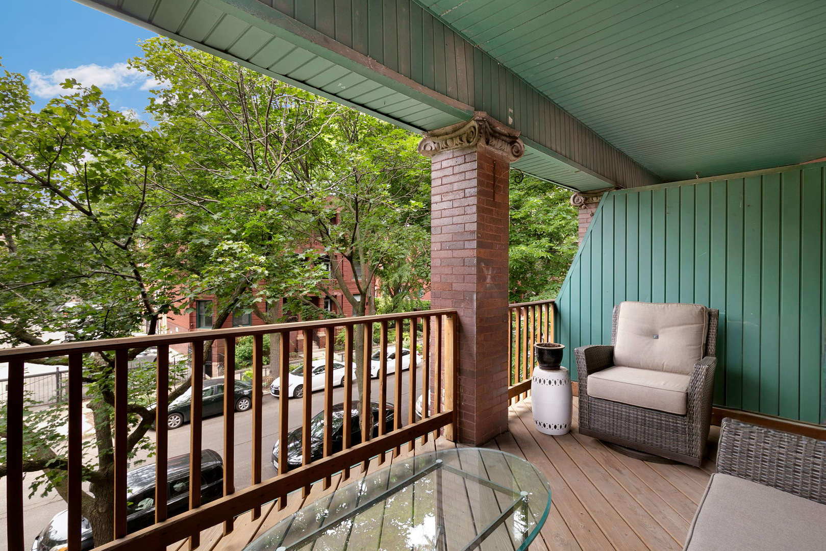 839 W Lakeside Place Unit: 2W
