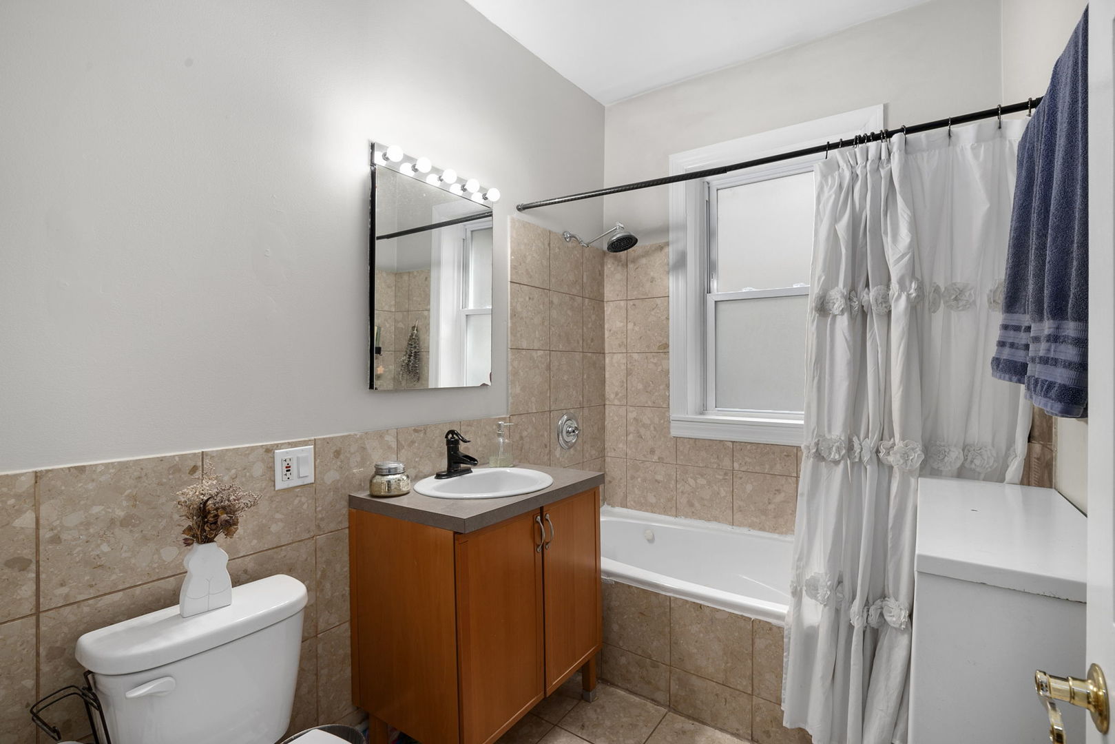 839 W Lakeside Place Unit: 2W