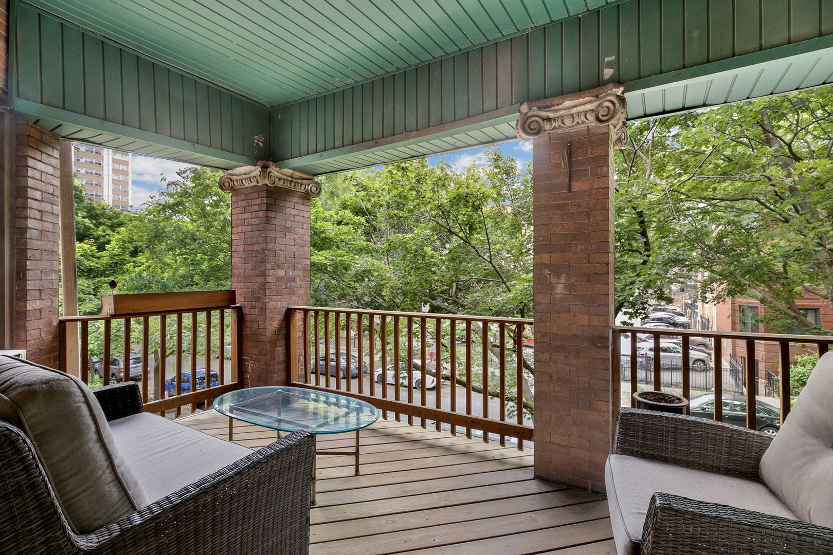 839 W Lakeside Place Unit: 2W