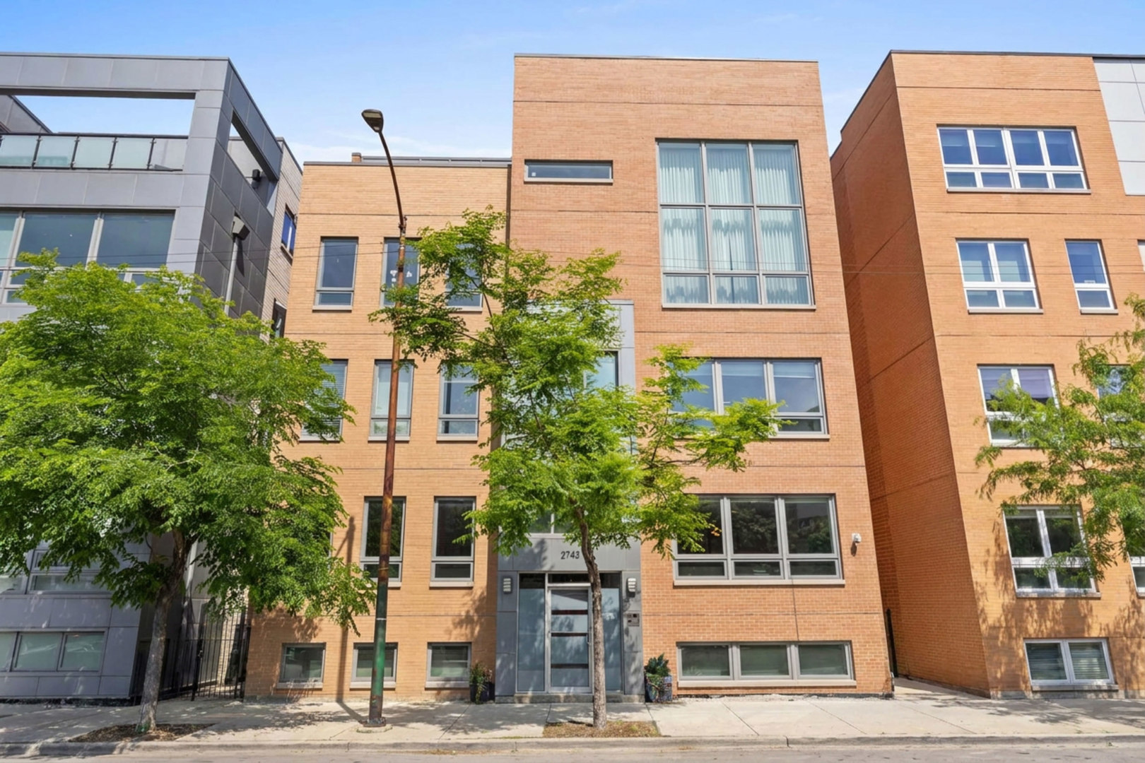 2743 N Ashland Avenue Unit: 1N