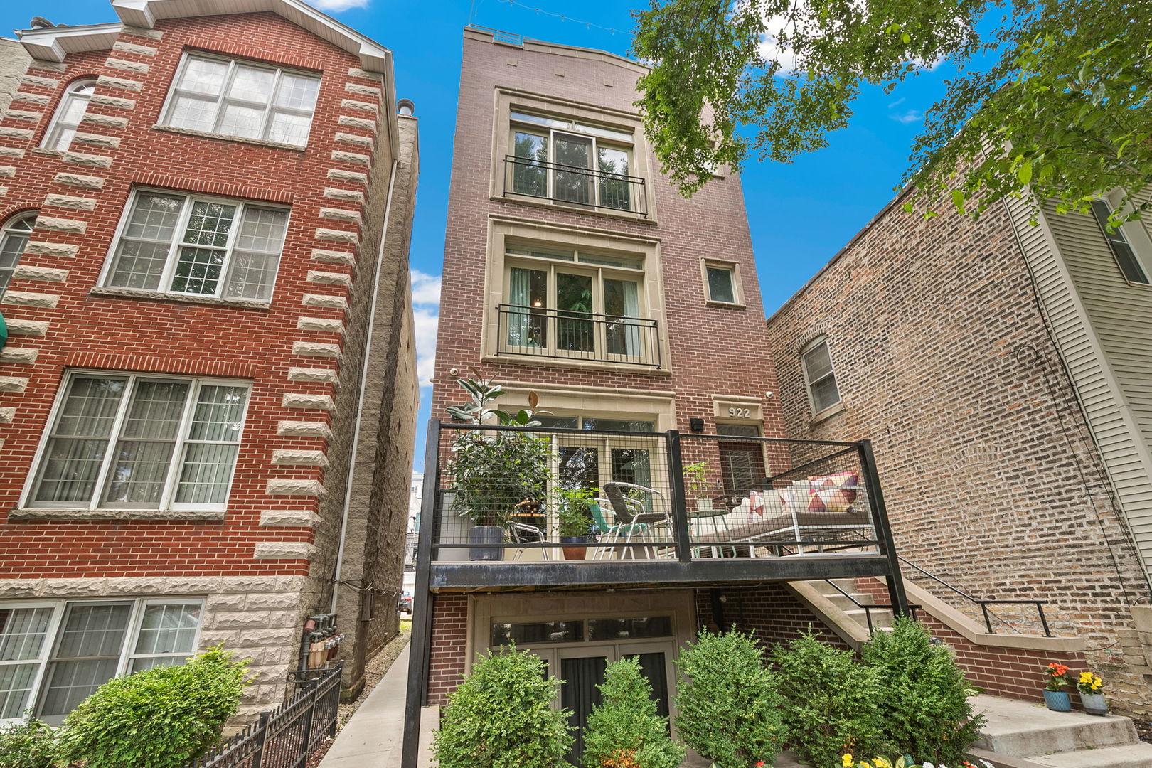 922 N Paulina Street Unit: 1R