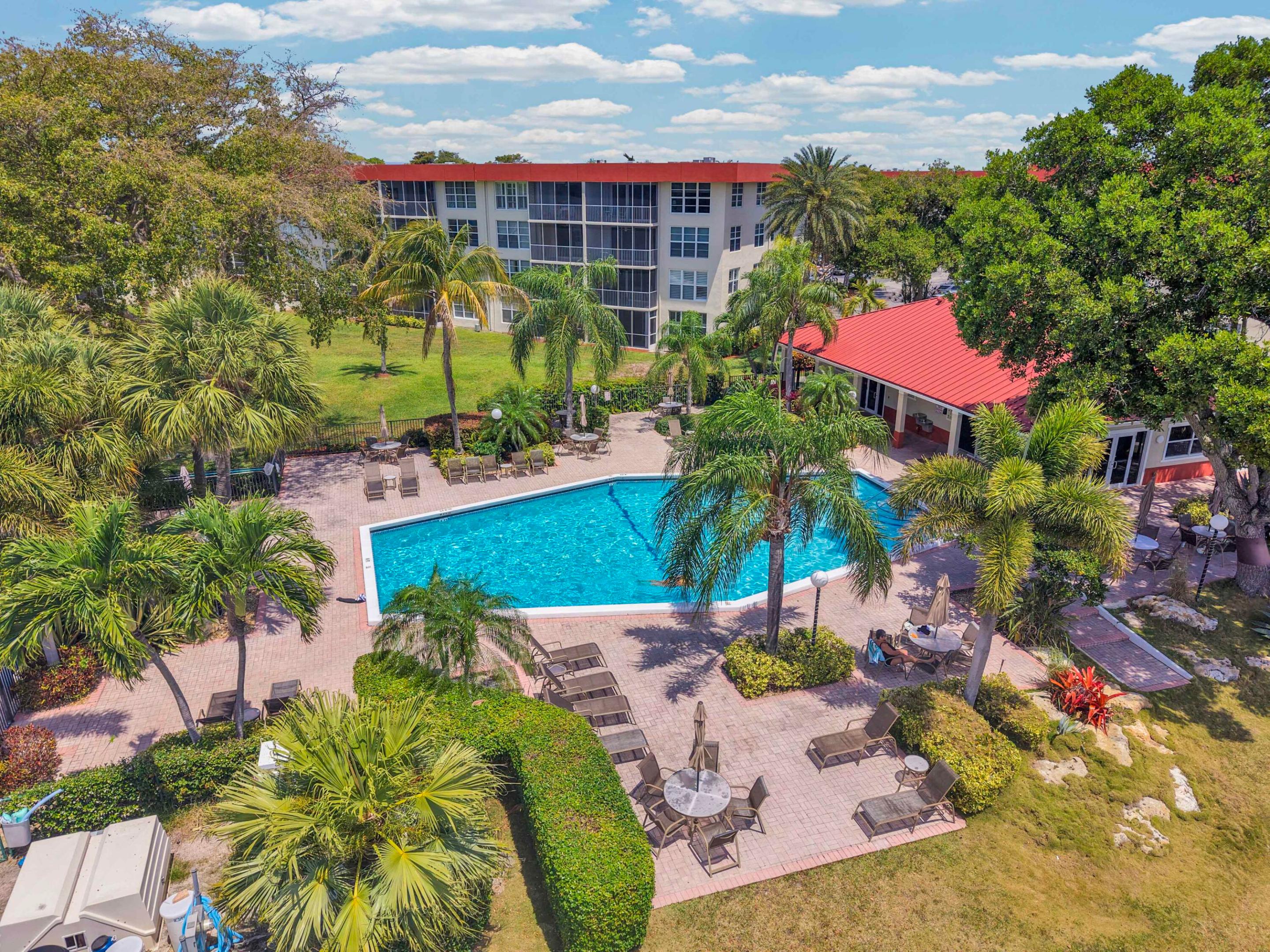 3050 NE 48th Court 305