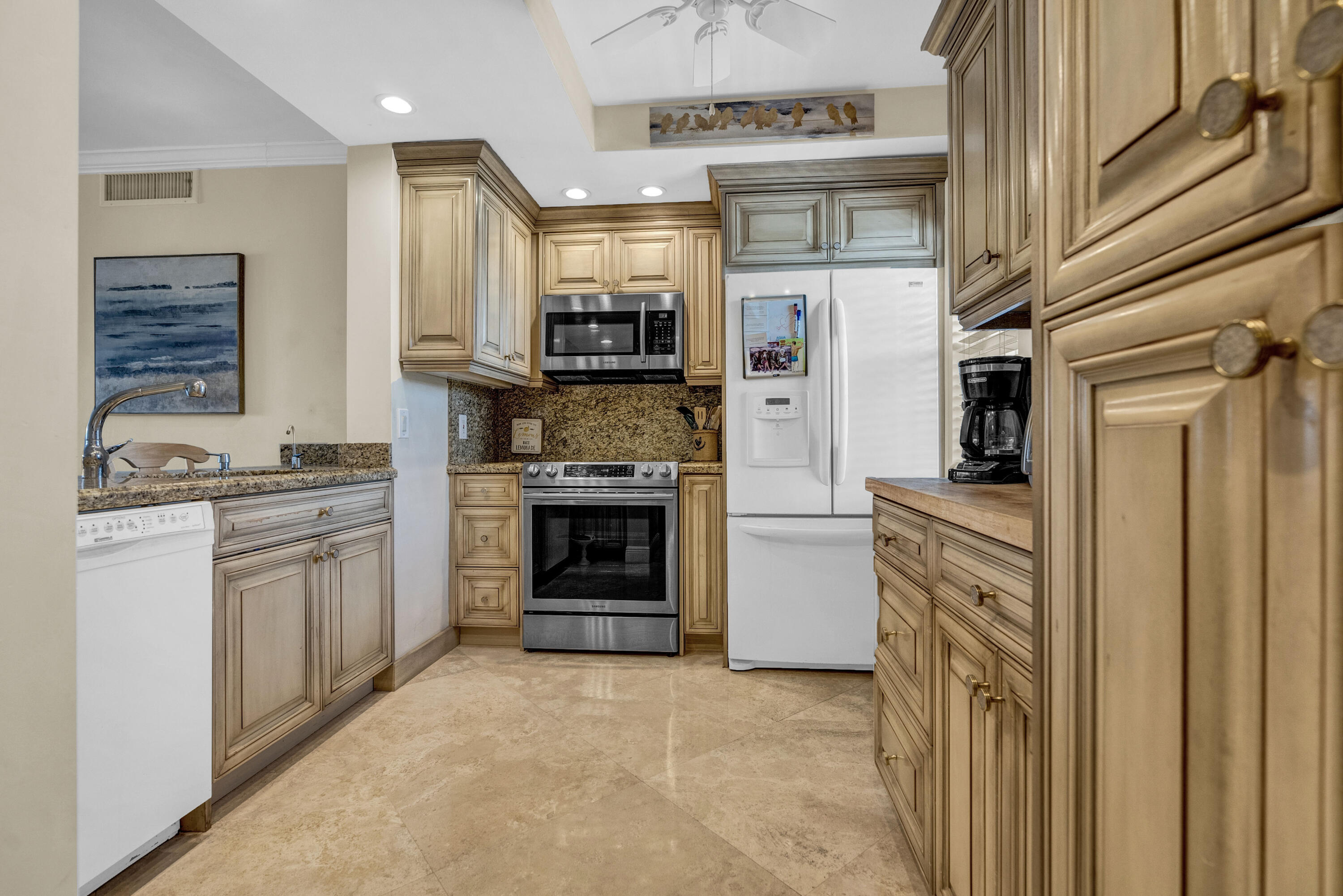 3050 NE 48th Court 305