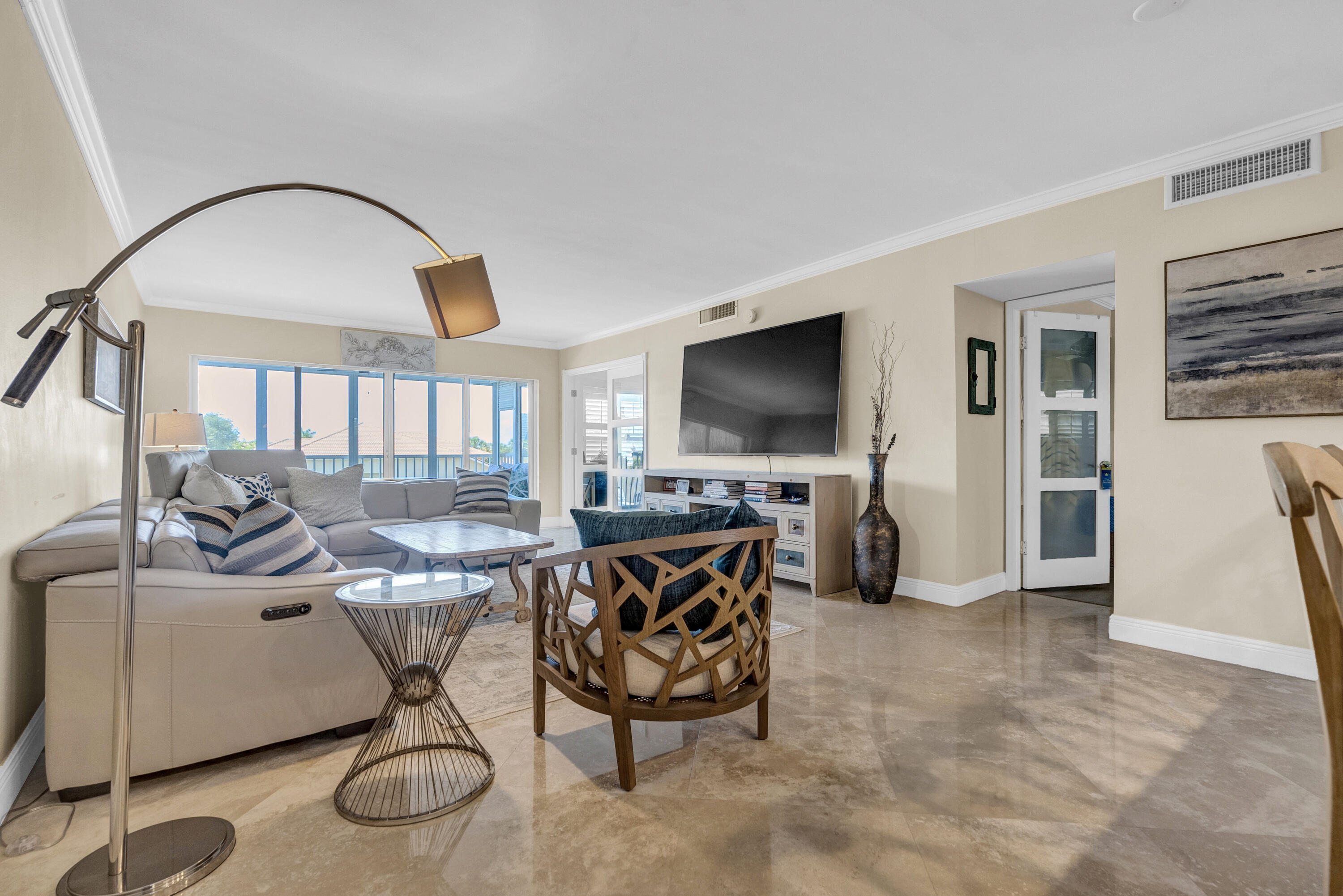 3050 NE 48th Court 305