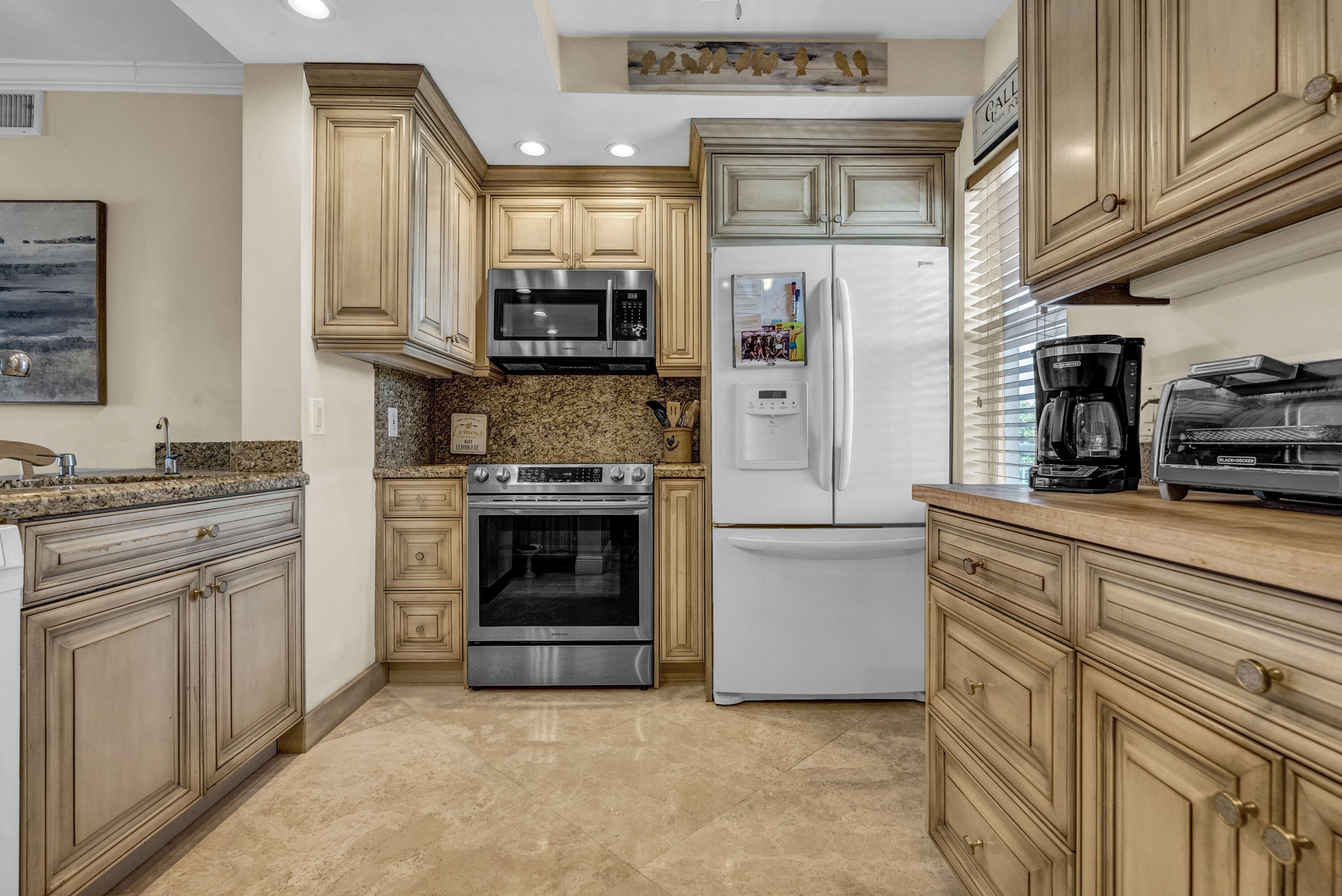 3050 NE 48th Court 305
