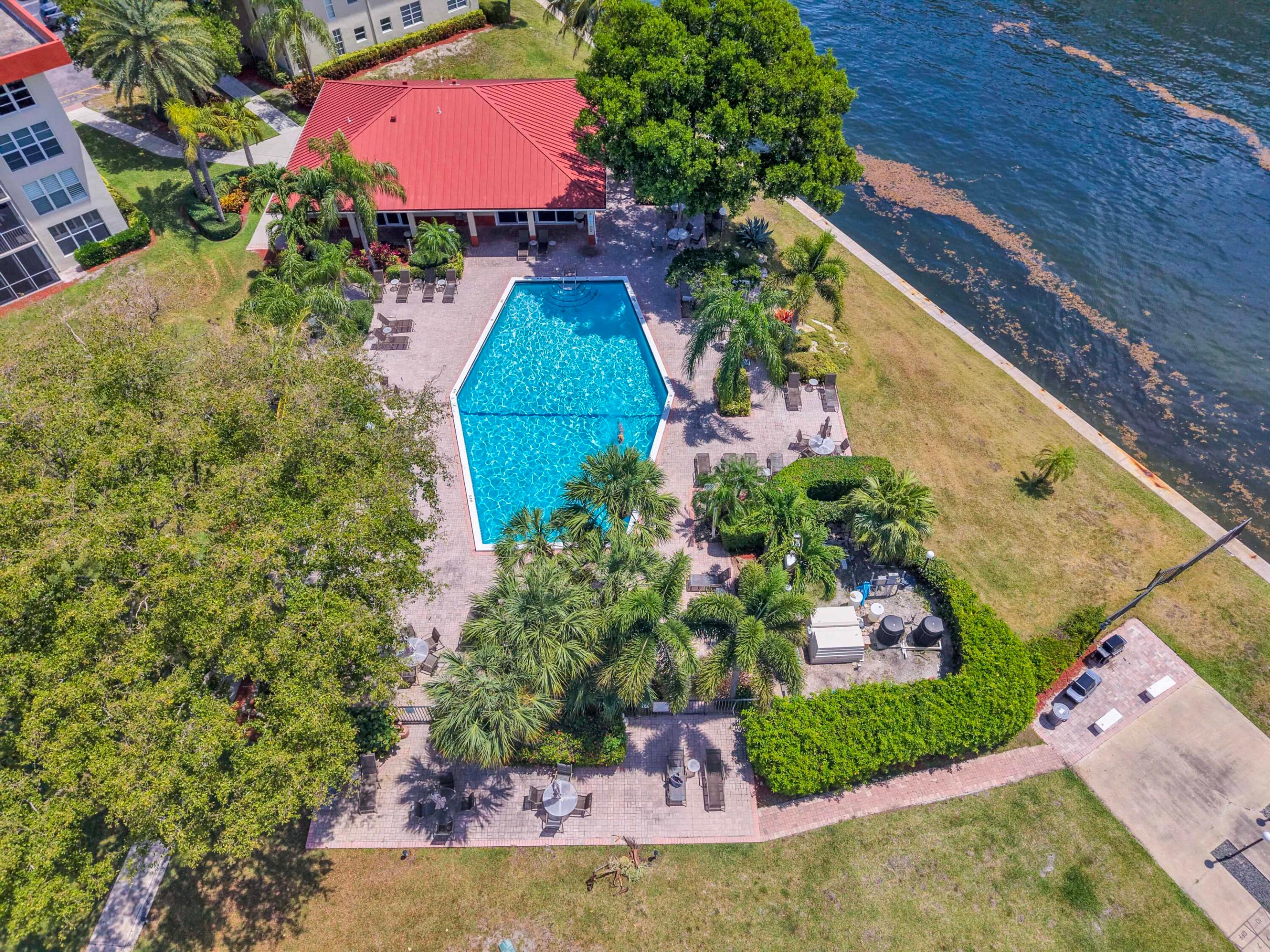 3050 NE 48th Court 305