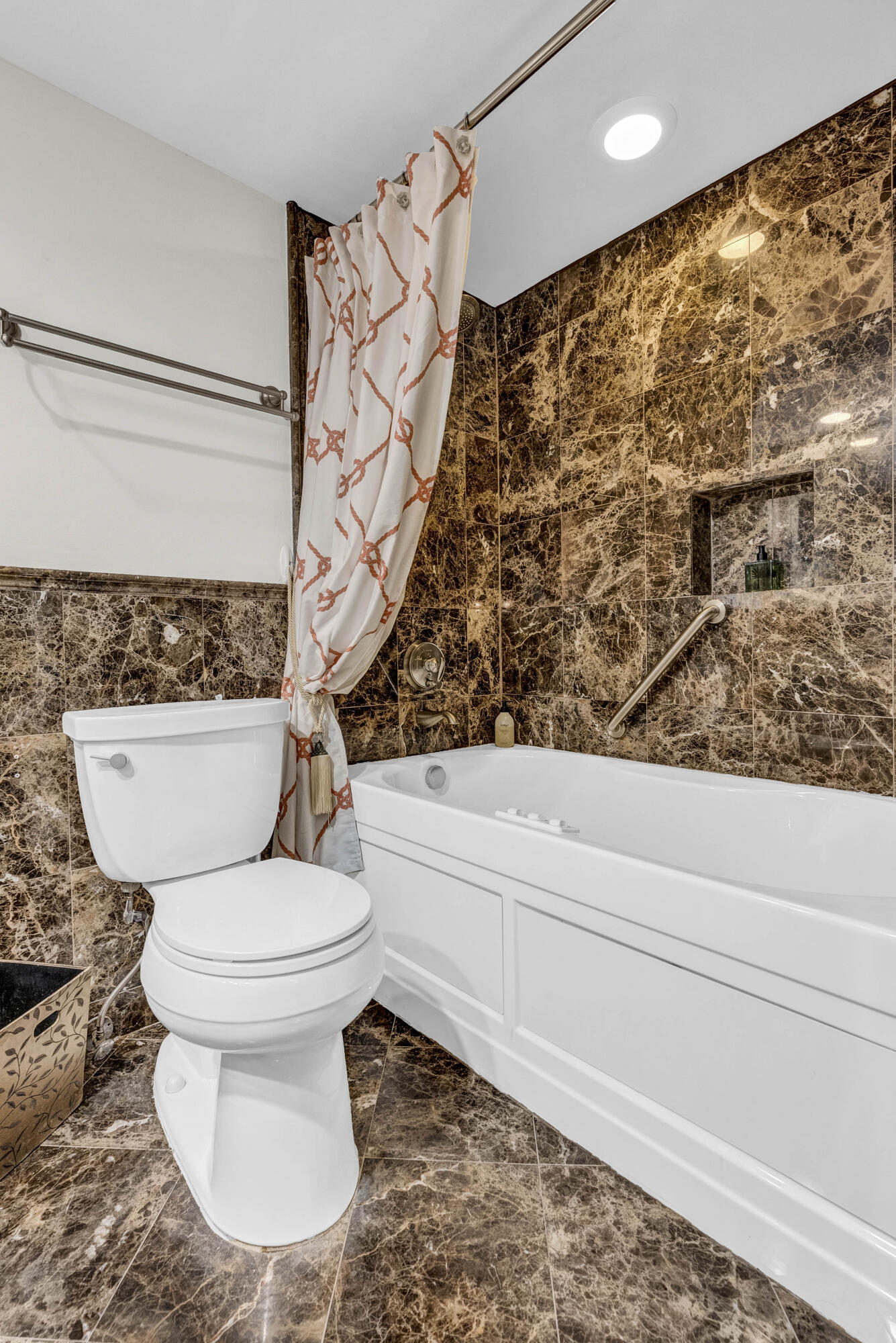 3050 NE 48th Court 305