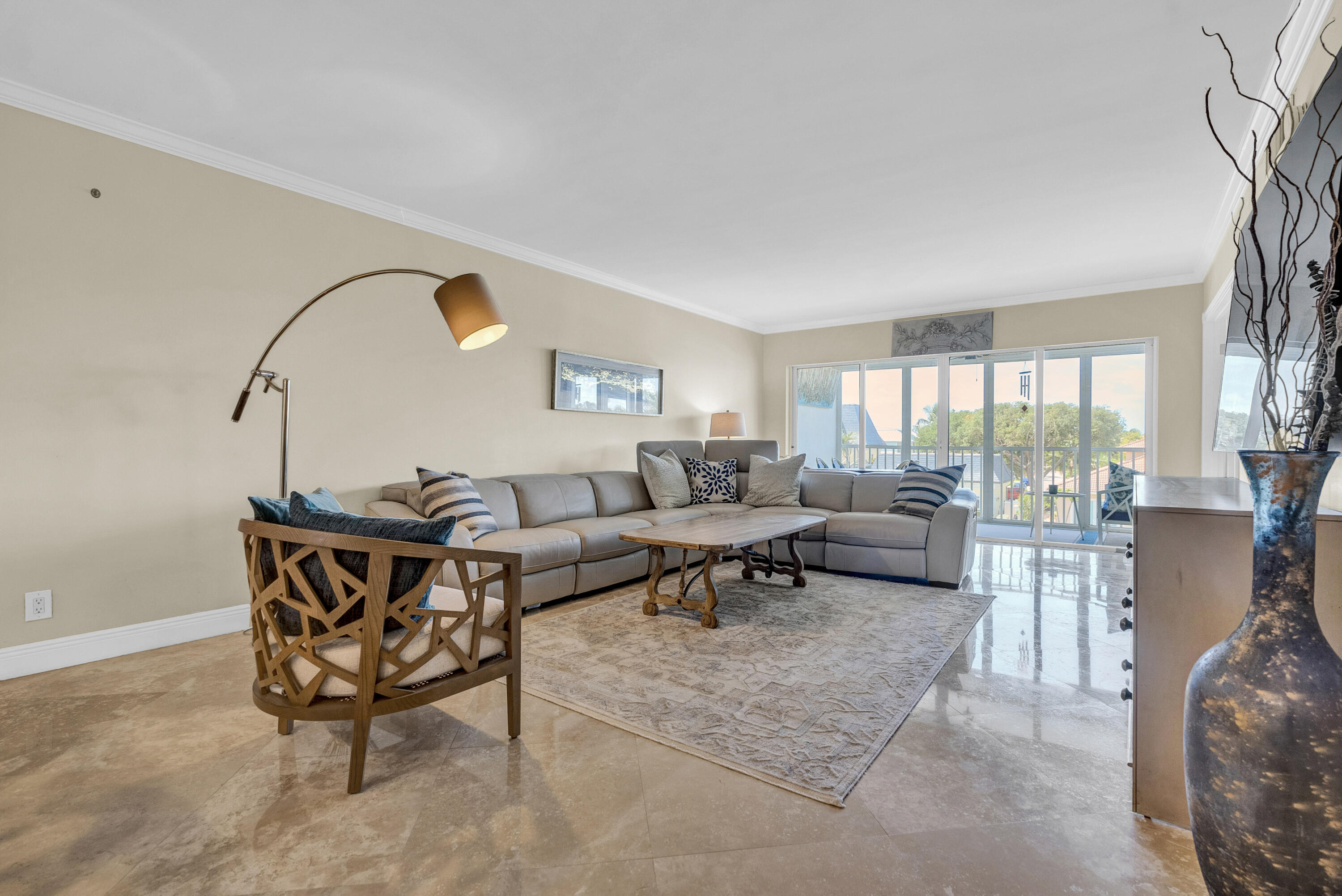3050 NE 48th Court 305