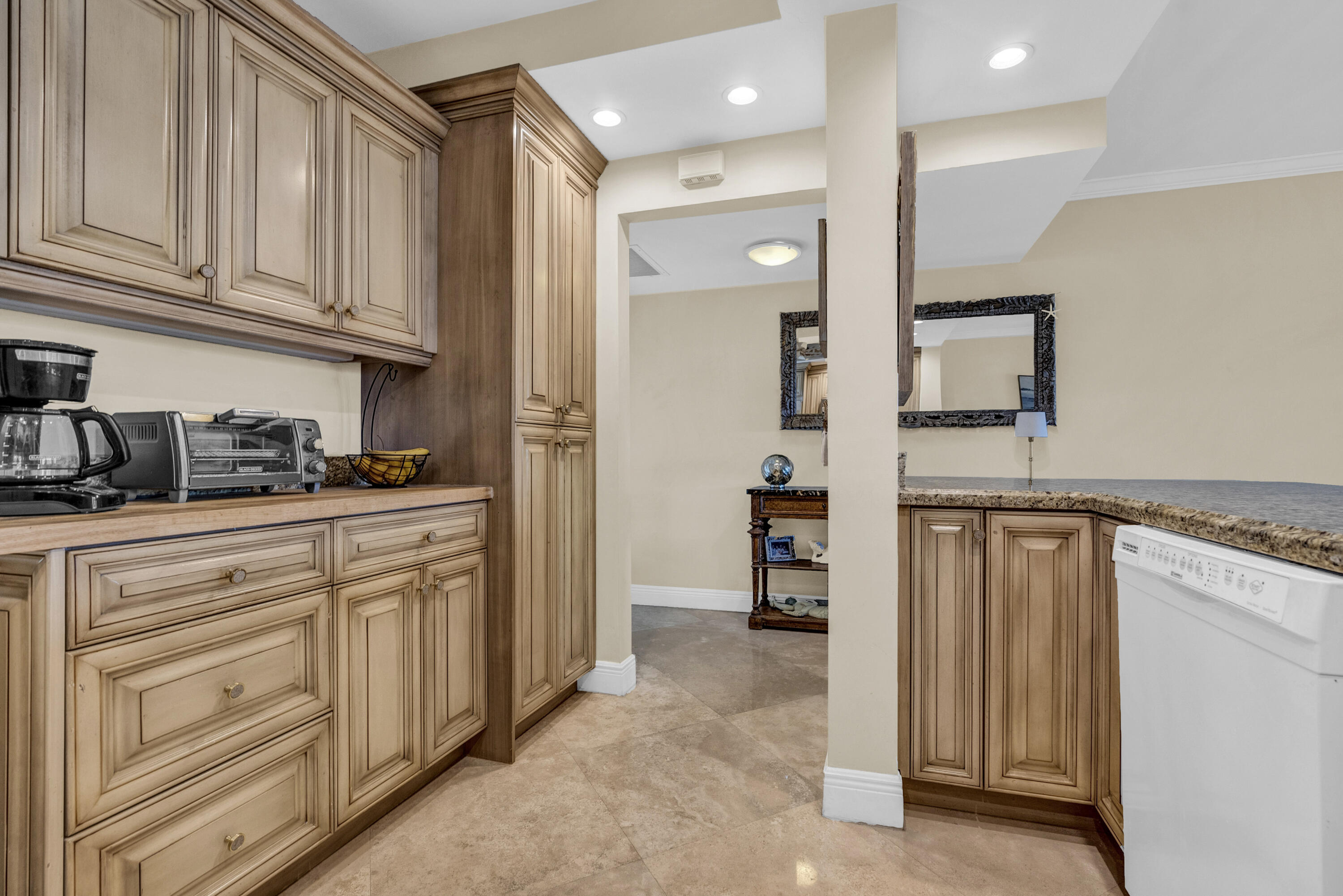 3050 NE 48th Court 305