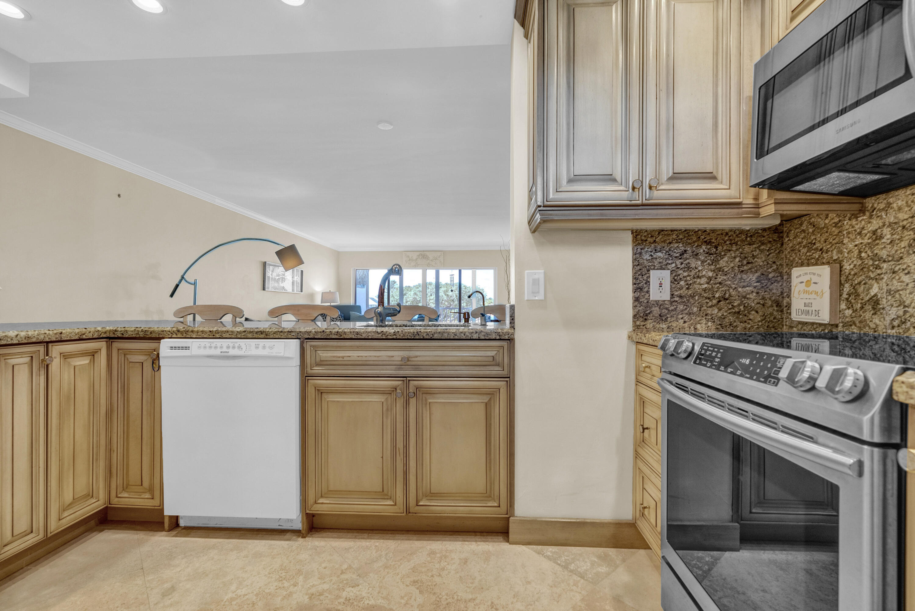 3050 NE 48th Court 305