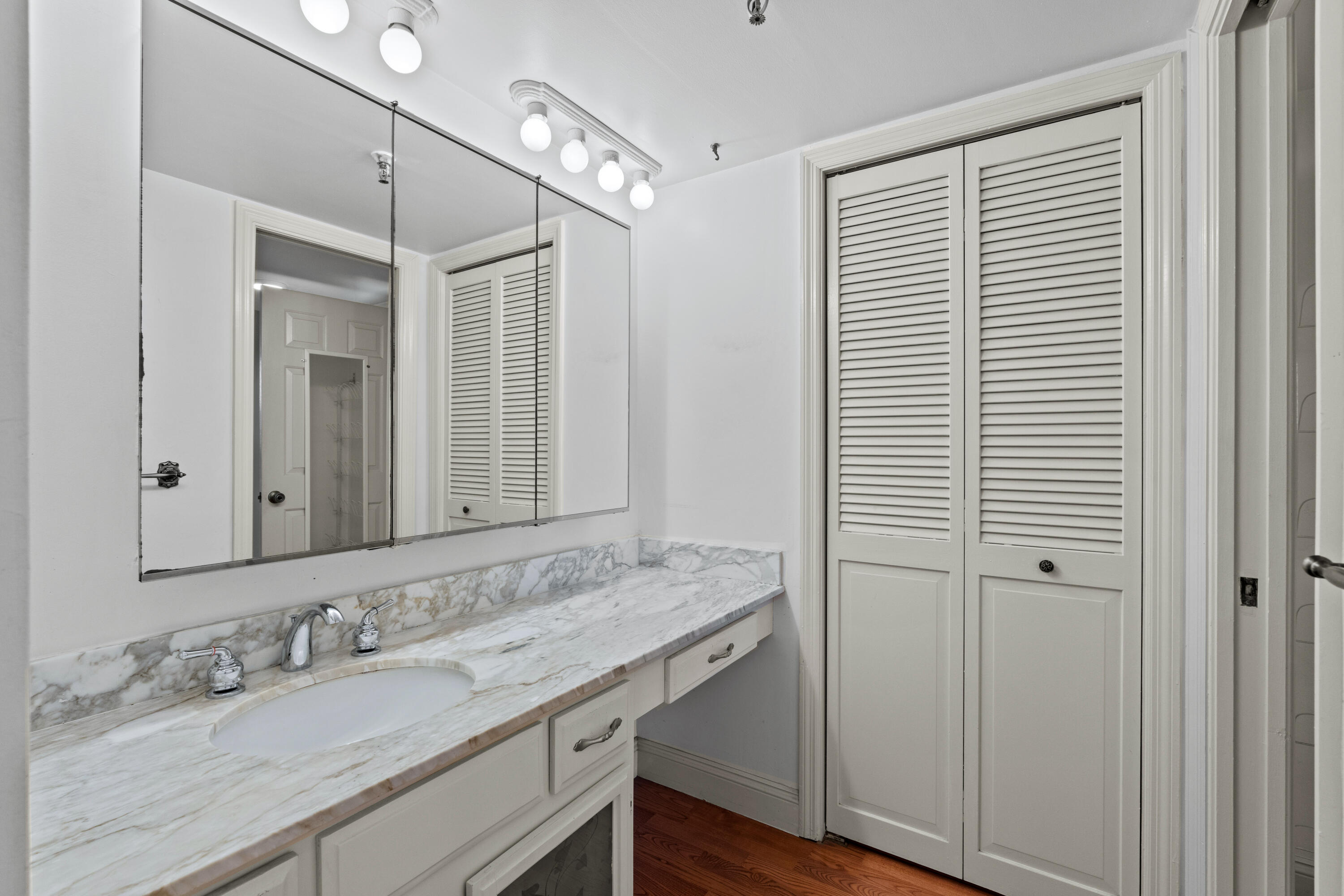 859 JEFFERY Street 5110