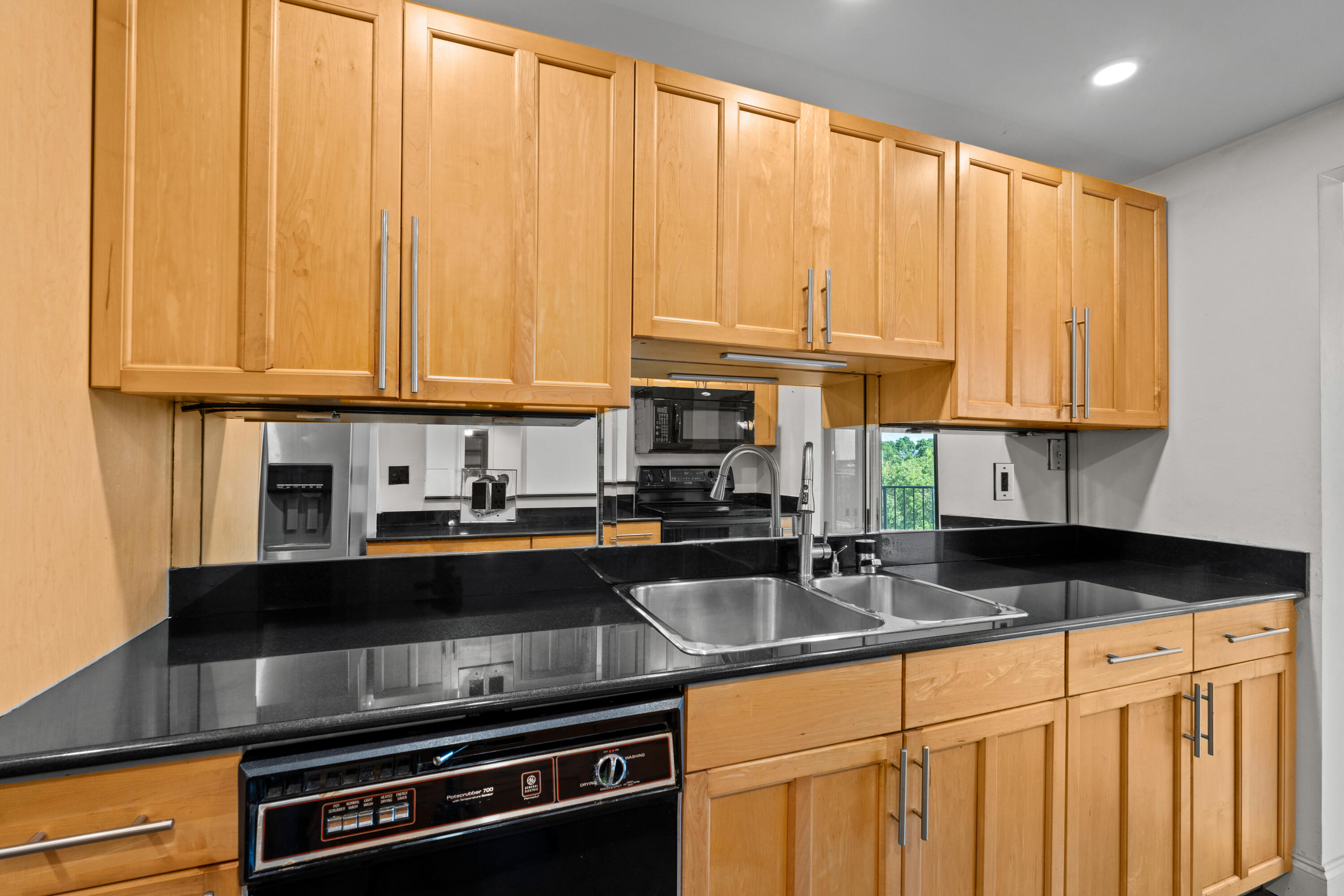 859 JEFFERY Street 5110