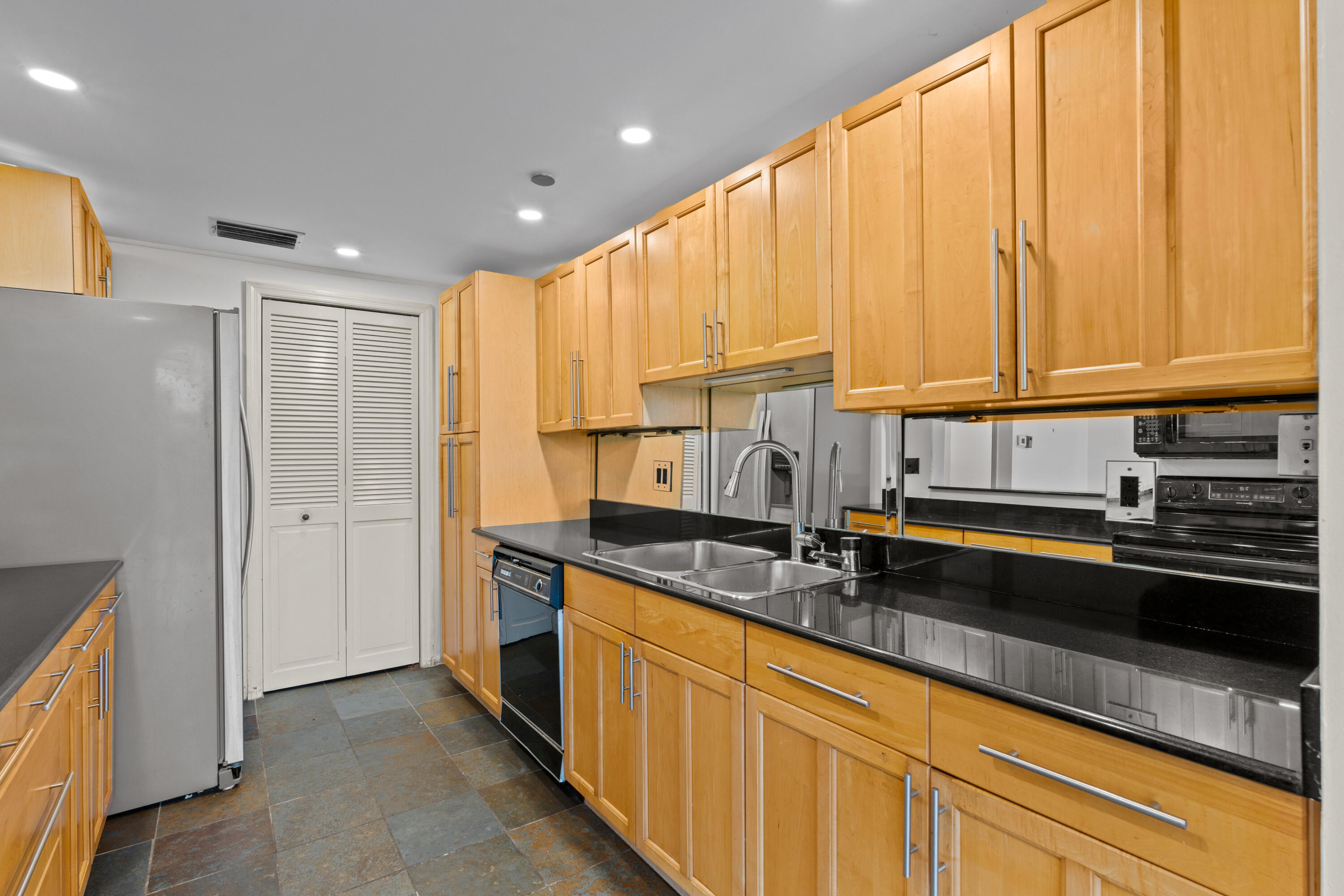 859 JEFFERY Street 5110