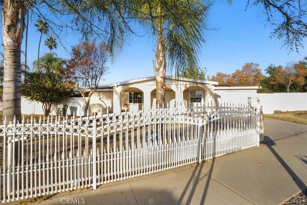 1106 W Flora Street