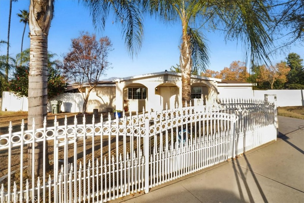 1106 W Flora Street