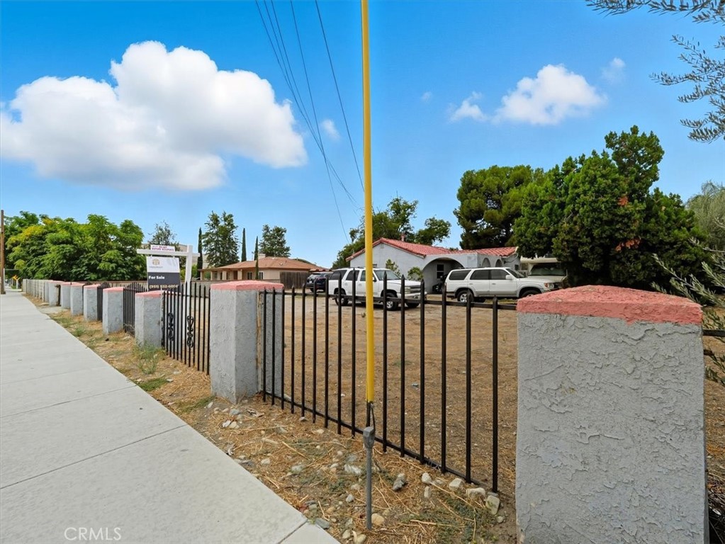 2650 N Linden Avenue