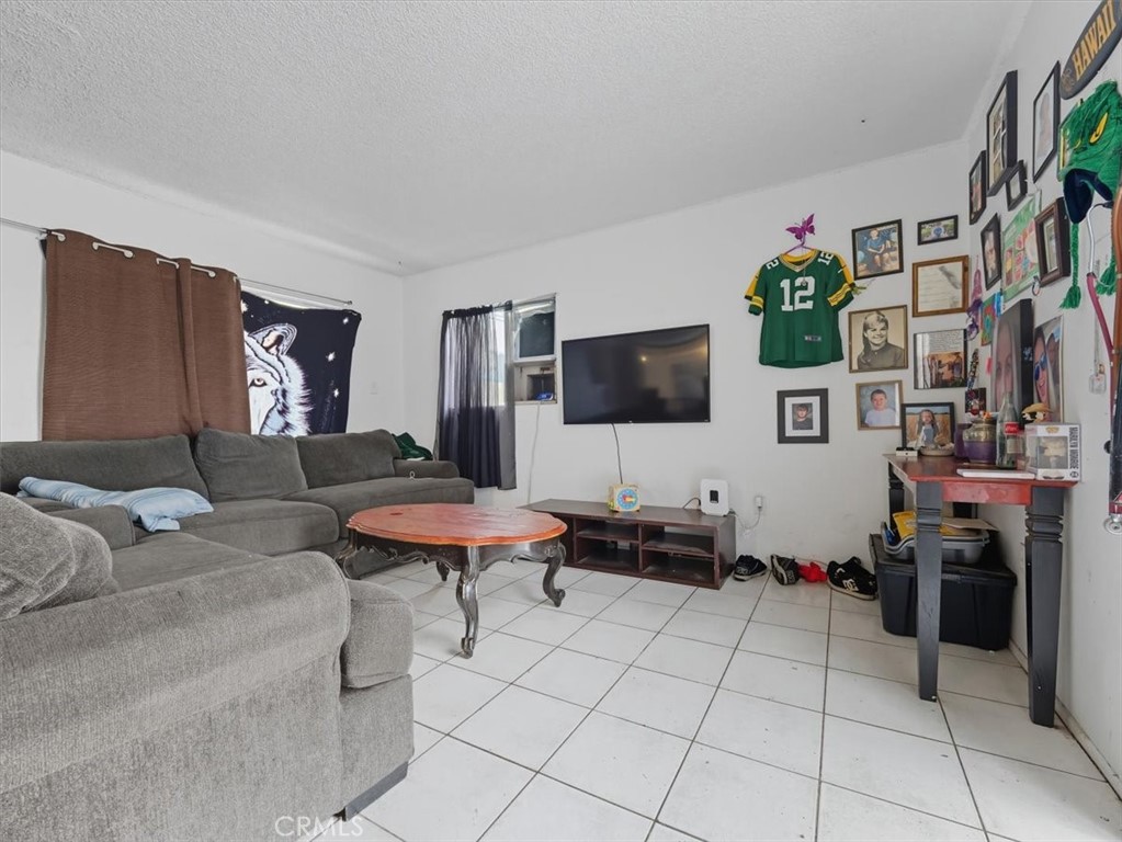 2650 N Linden Avenue