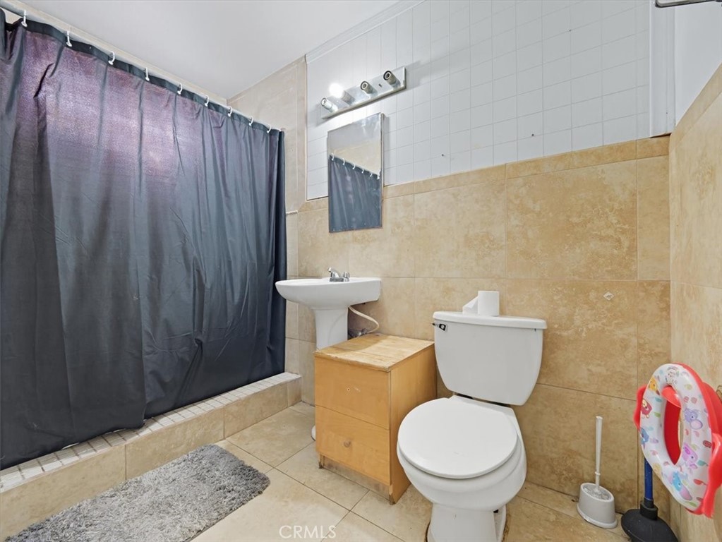 2650 N Linden Avenue