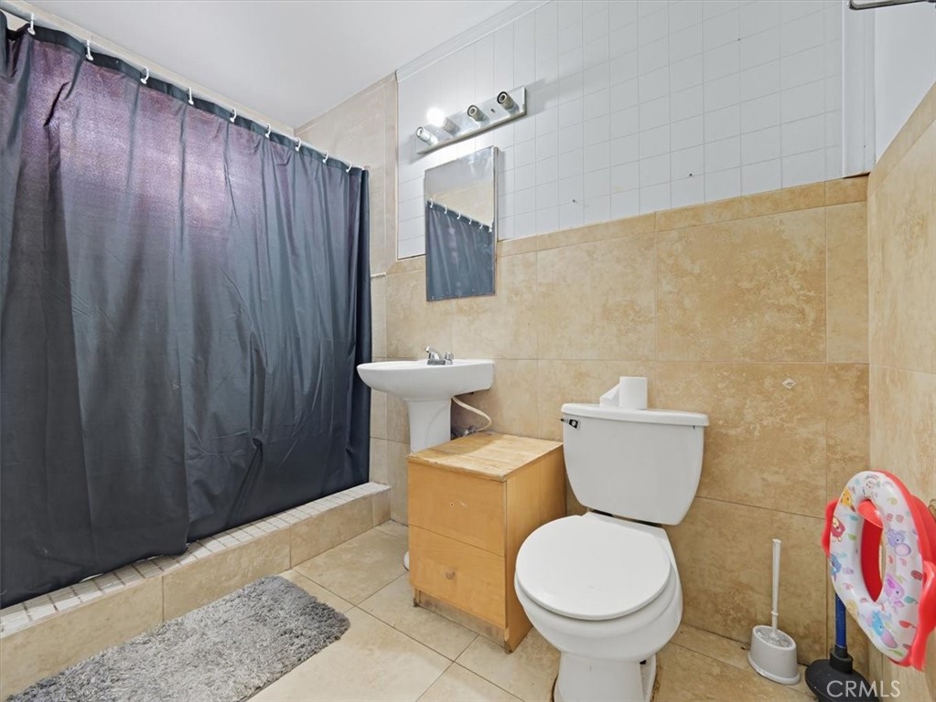 2650 N Linden Avenue