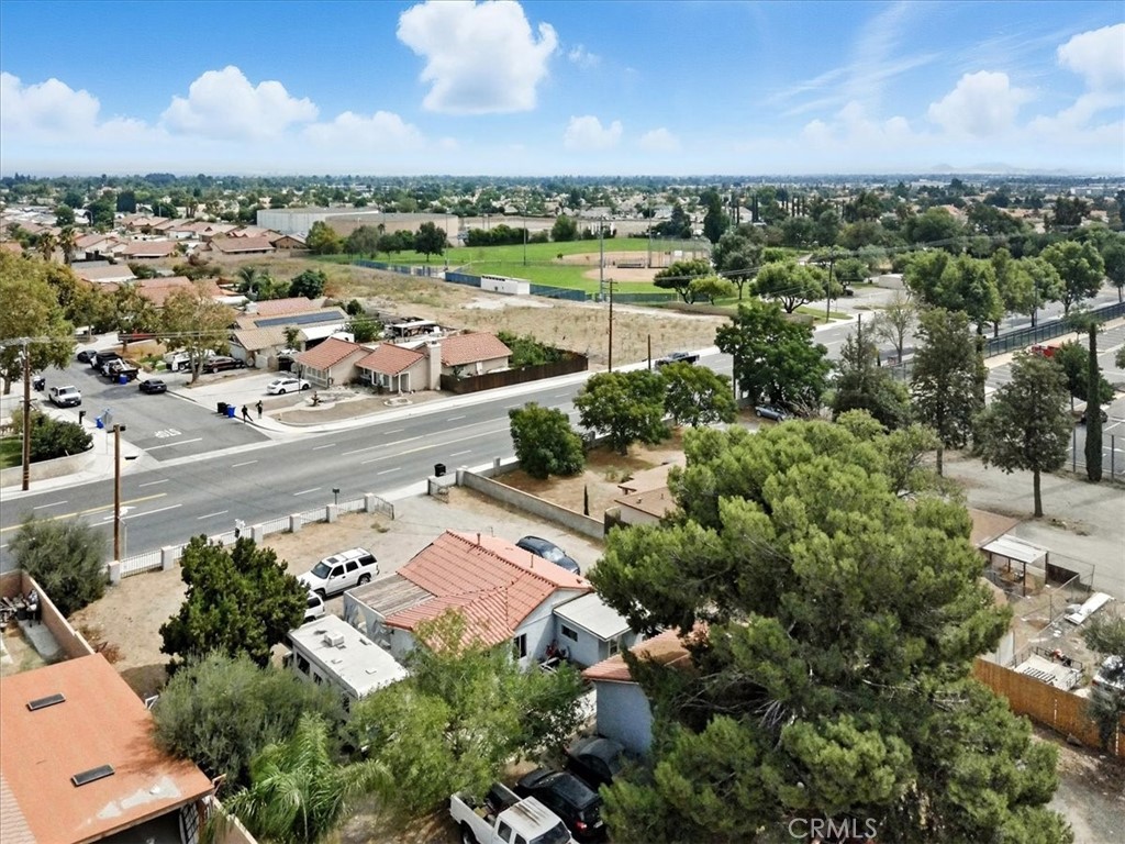 2650 N Linden Avenue