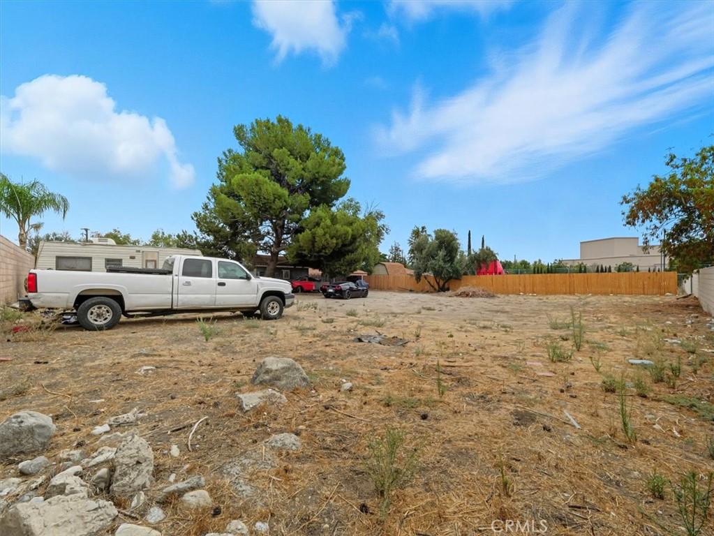 2650 N Linden Avenue