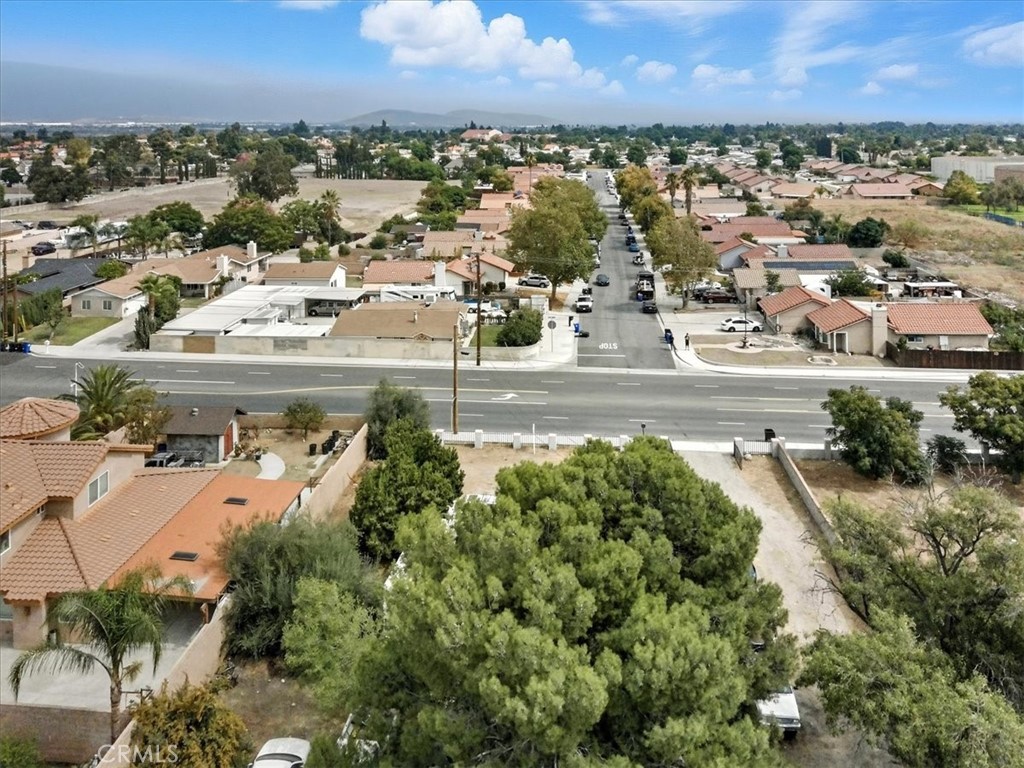 2650 N Linden Avenue