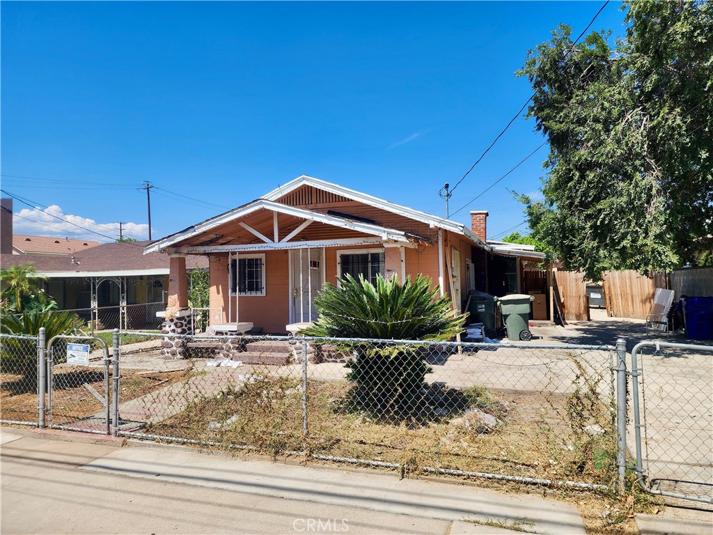 224 E Rialto Avenue