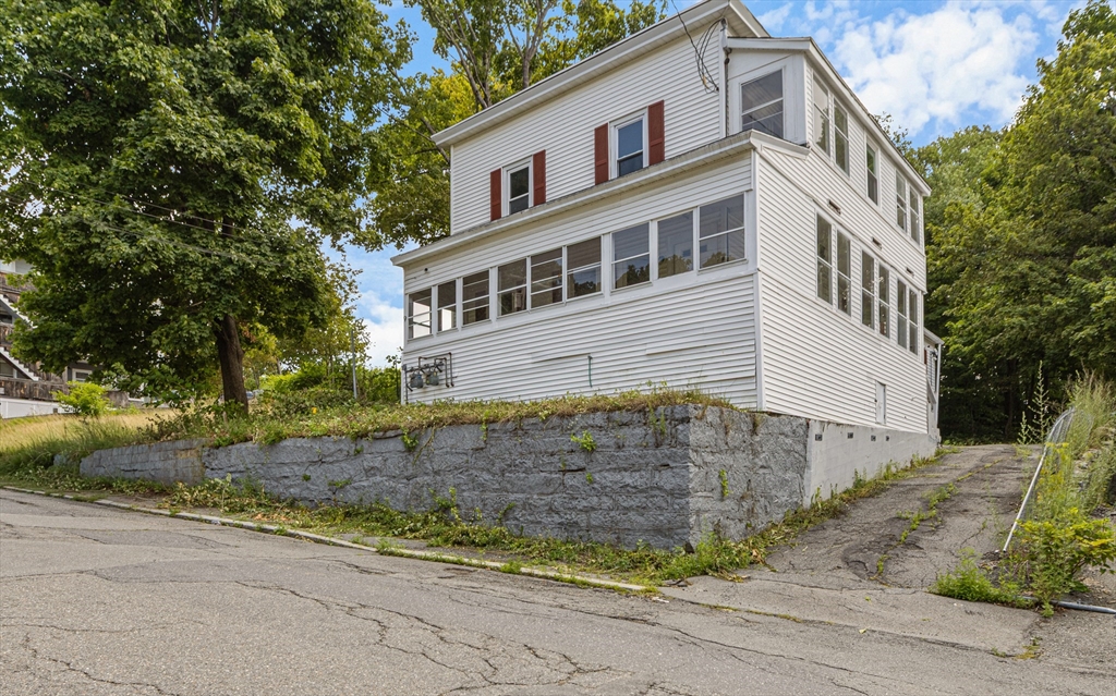 9 Martel St