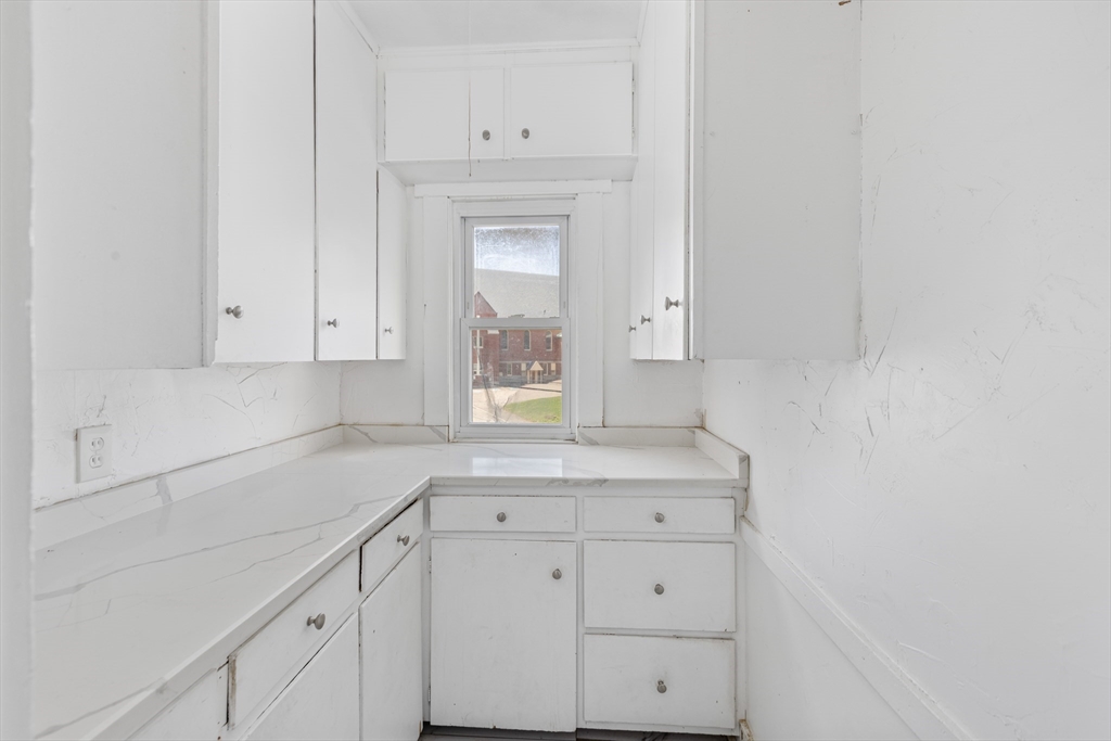 9 Martel St