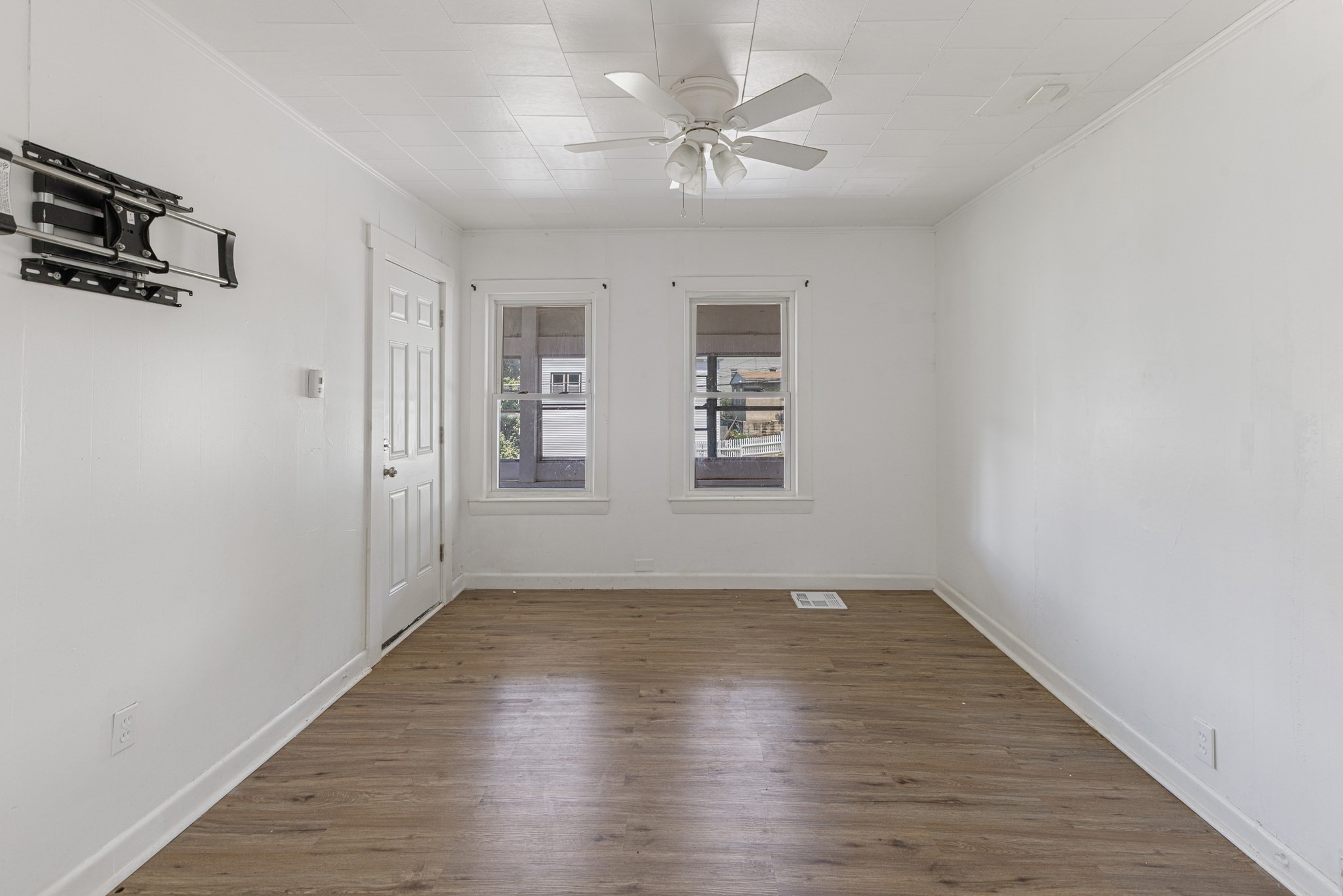 9 Martel St