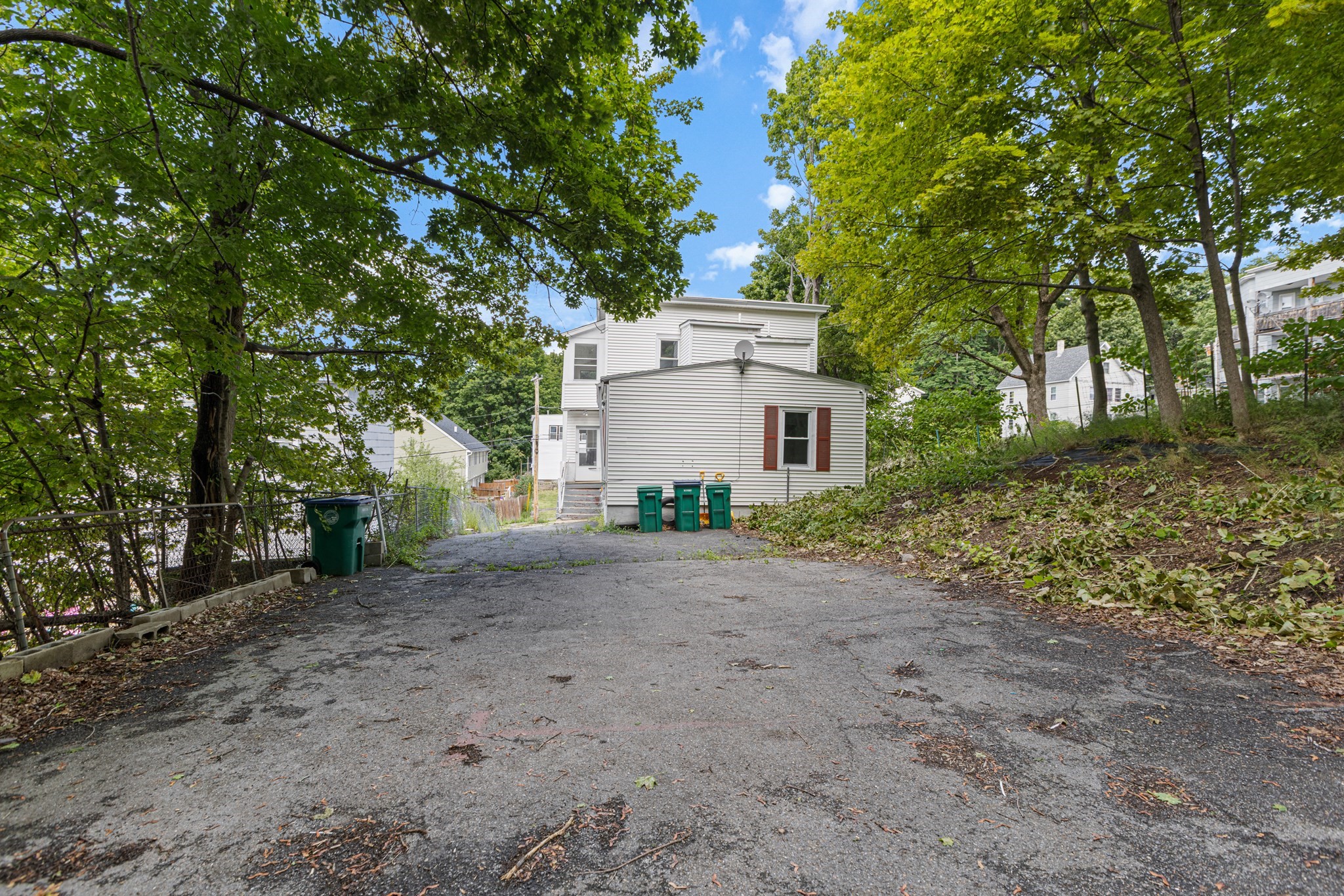 9 Martel St