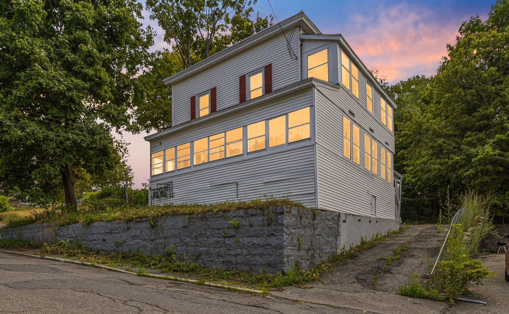 9 Martel St