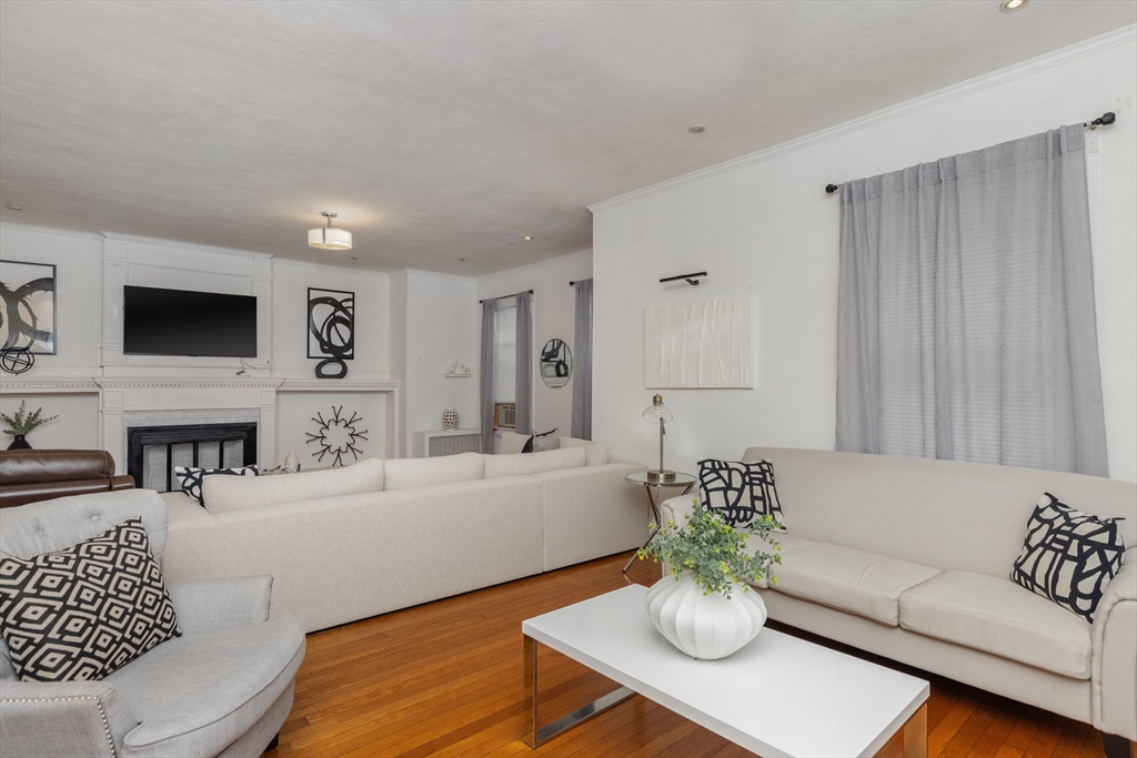 16 Logan St