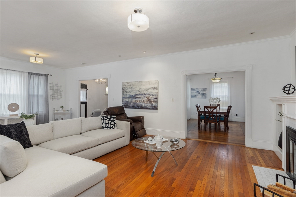 16 Logan St