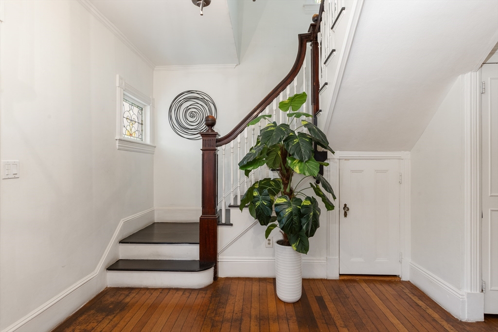 16 Logan St