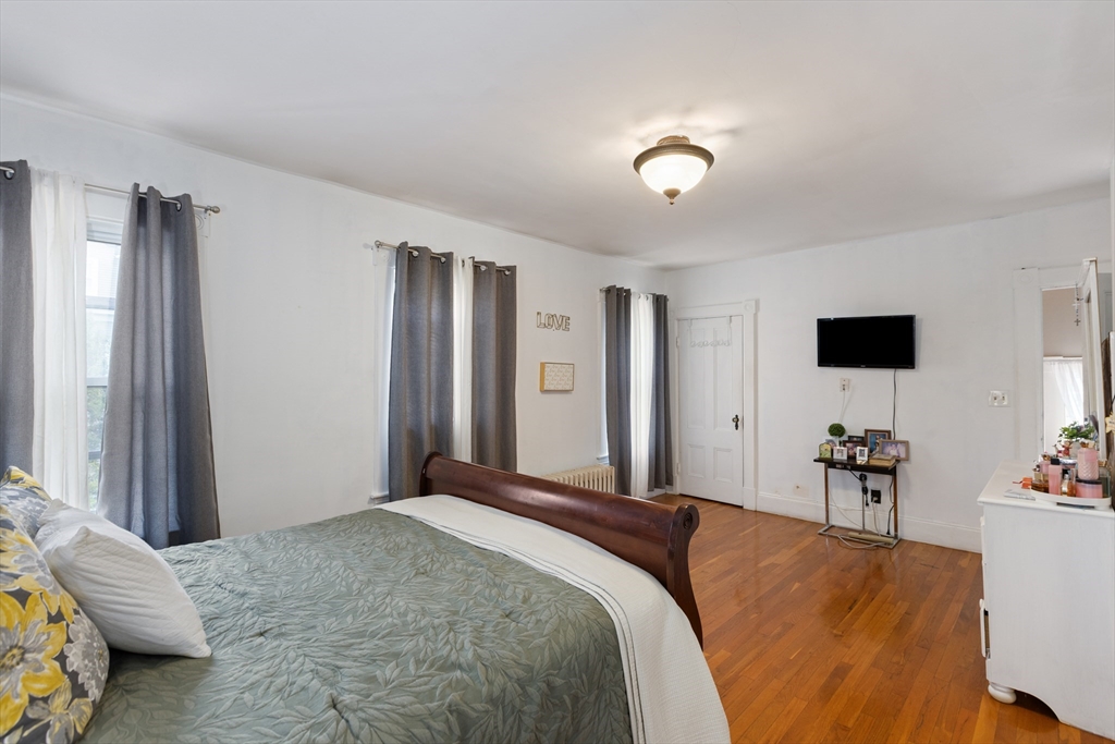 16 Logan St