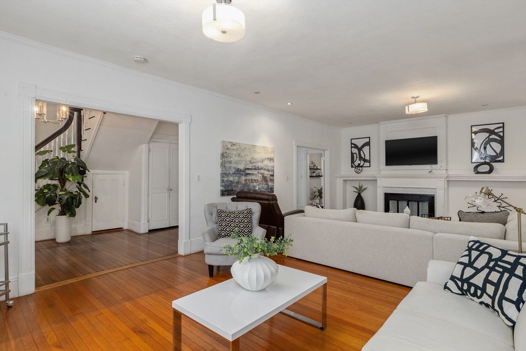16 Logan St