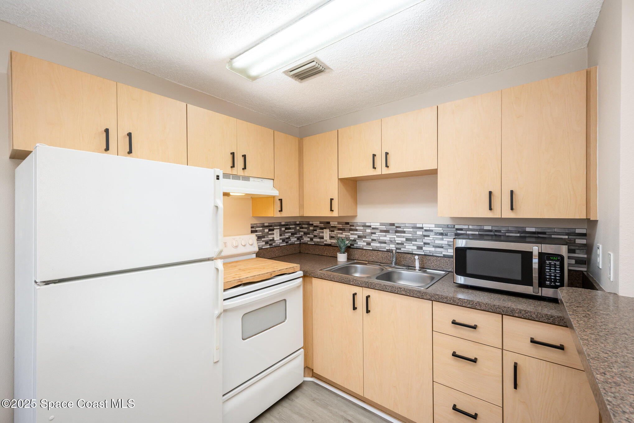 800 N Fiske Boulevard, 809
