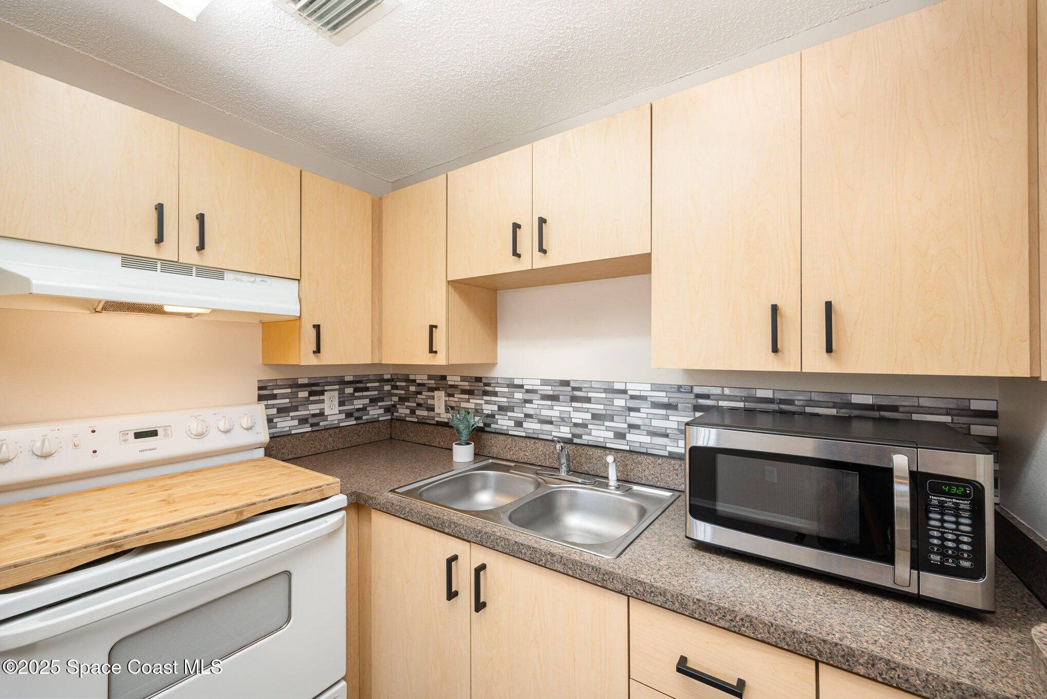 800 N Fiske Boulevard, 809